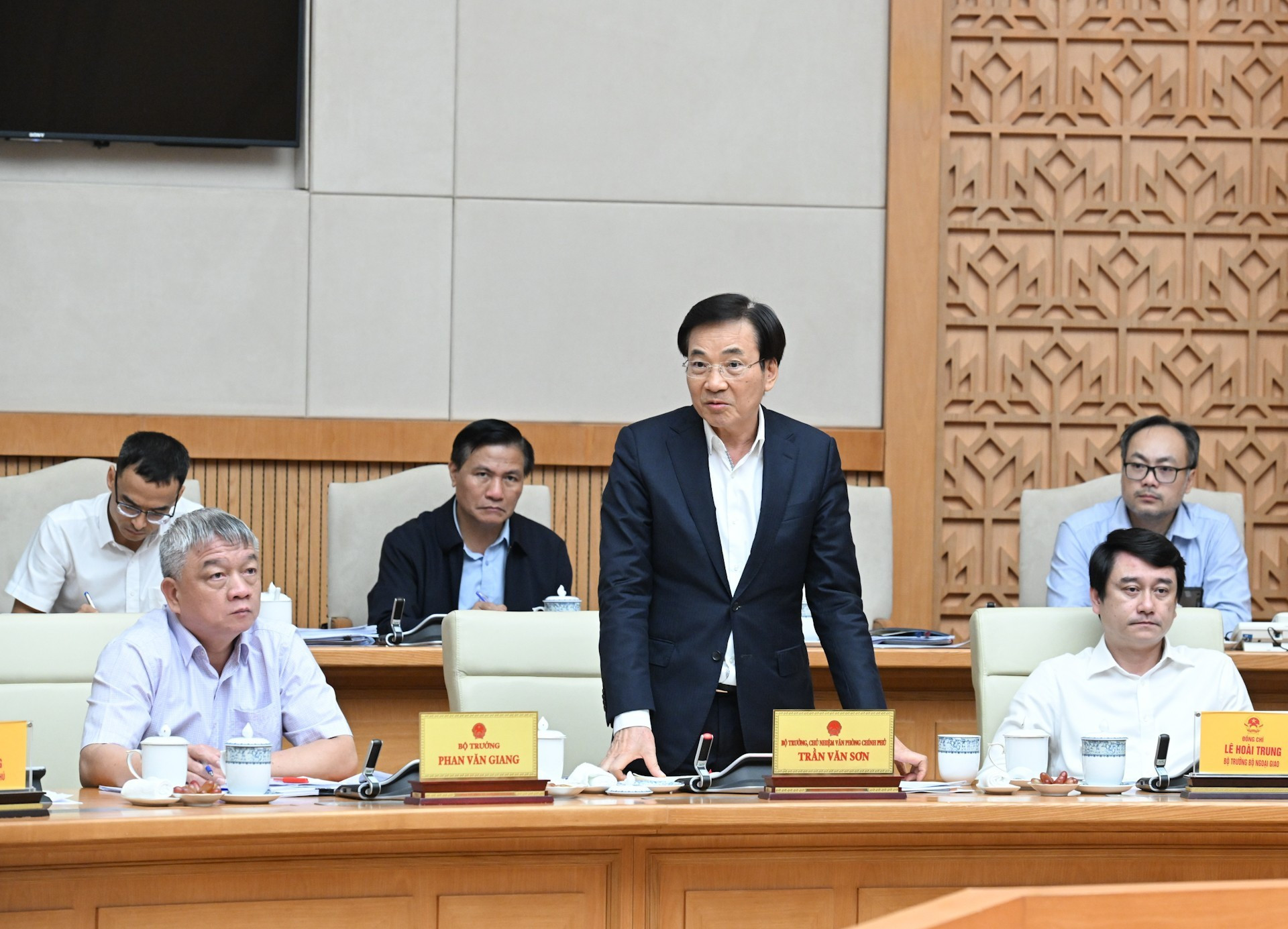 El ministro y jefe de la Oficina Gubernamental, Tran Van Son, en su intervención. El ministro y jefe de la Oficina Gubernamental, Tran Van Son, en su intervención.