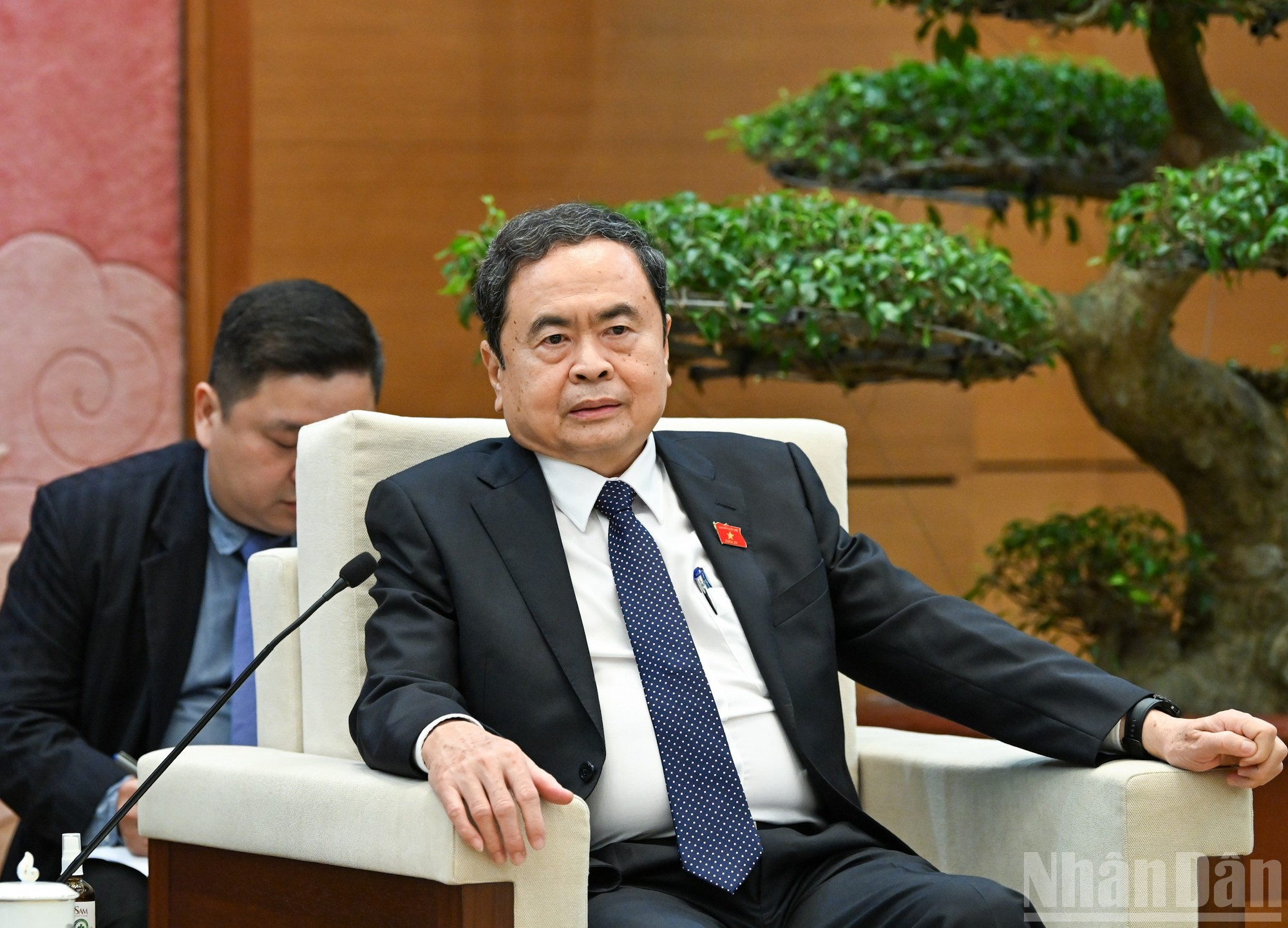 El presidente de la Asamblea Nacional de Vietnam, Tran Thanh Man, habla en la reunión.