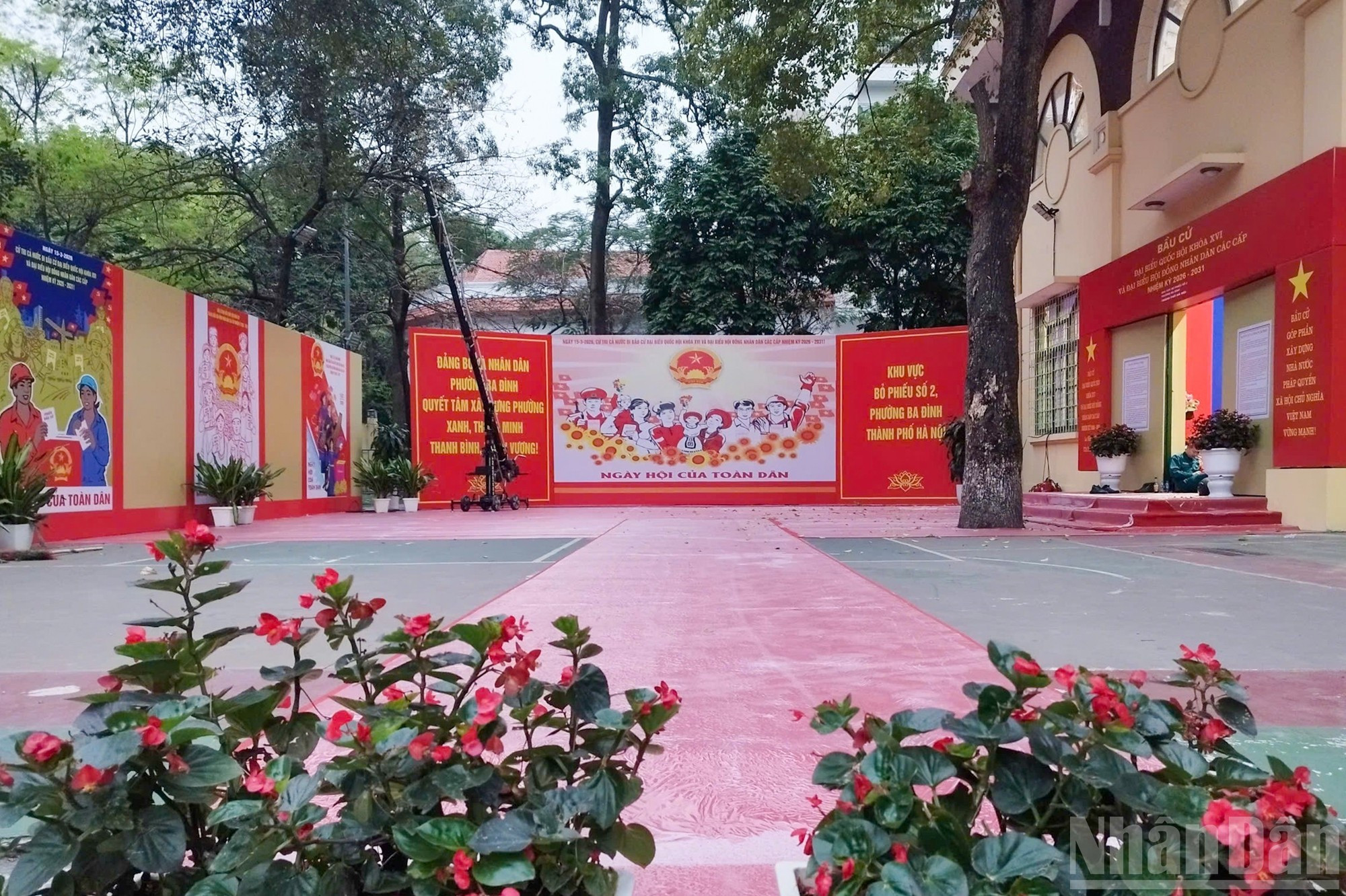 La circunscripción electoral 2 del barrio de Ba Dinh está engalanada para la gran fecha.