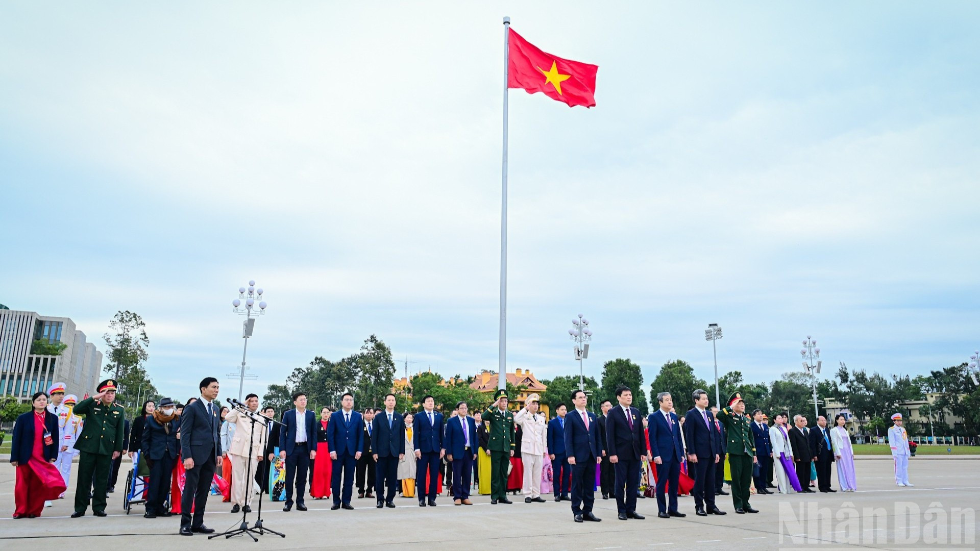 [Foto] Ciudadanos destacados en seguimiento del ejemplo de Ho Chi Minh rinden cuentas ante el líder nacional