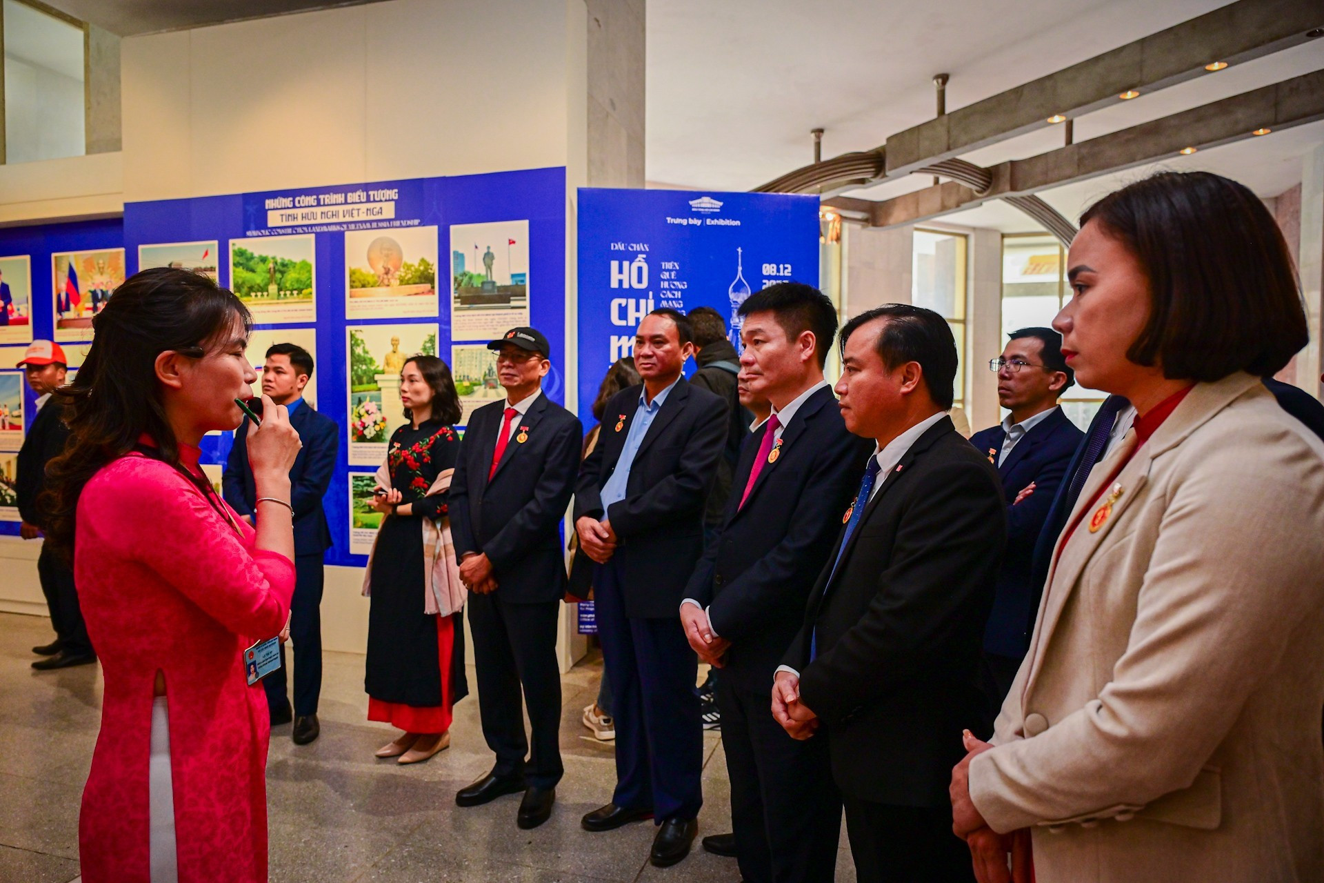 Los delegados recorren el Museo Ho Chi Minh.