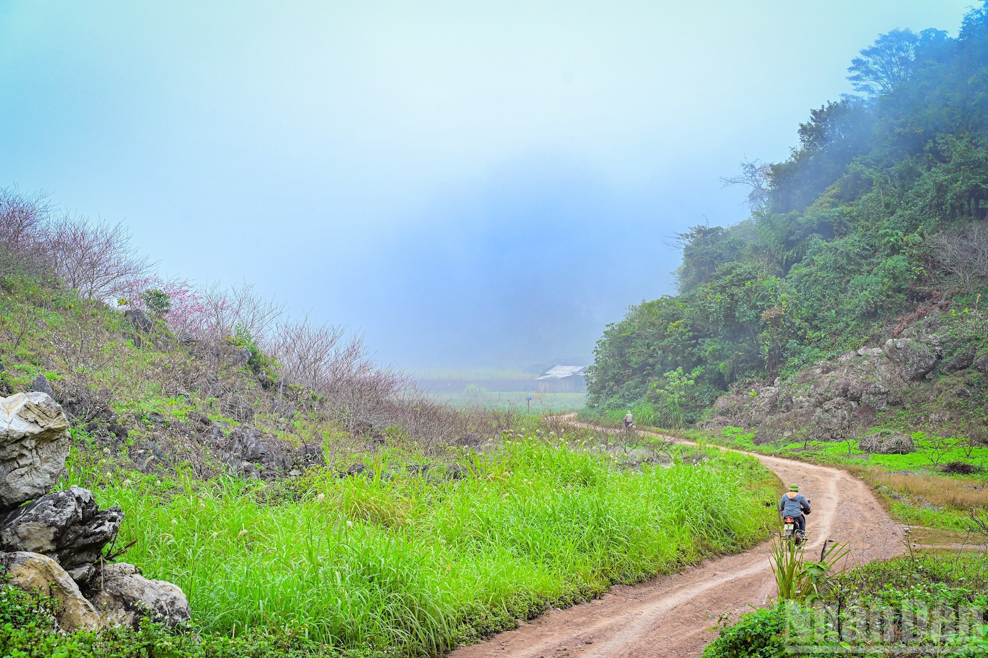 El camino es un desafío para los conductores más expertos debido a sus continuas y escarpadas pendientes. Los días de lluvia, la erosión lo vuelve abrupto y pedregoso.