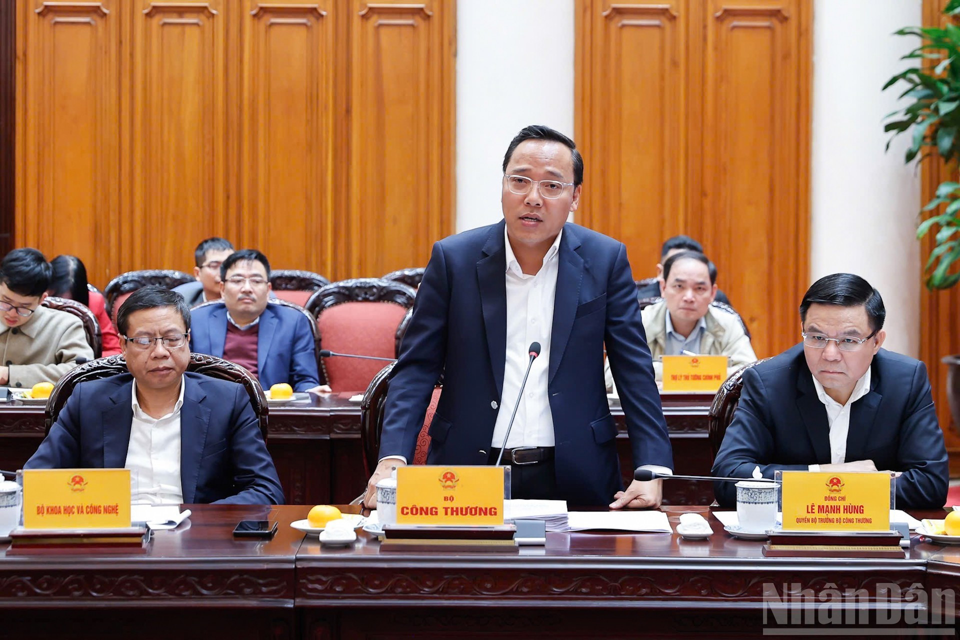 El viceministro de Industria y Comercio Nguyen Hoang Long.