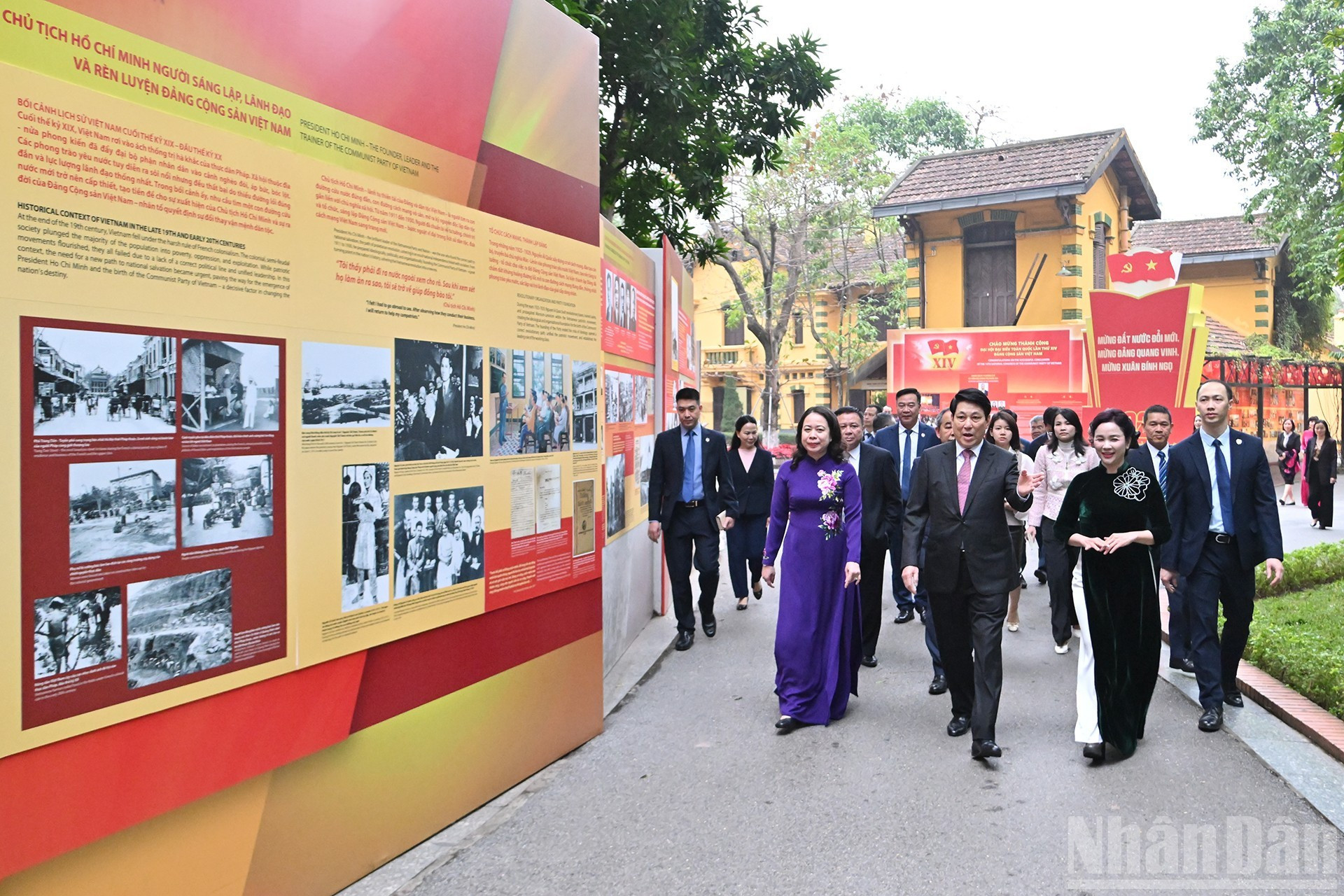 Los delegados recorren la Zona de Reliquias dedicadas al Presidente Ho Chi Minh en el Palacio Presidencial.