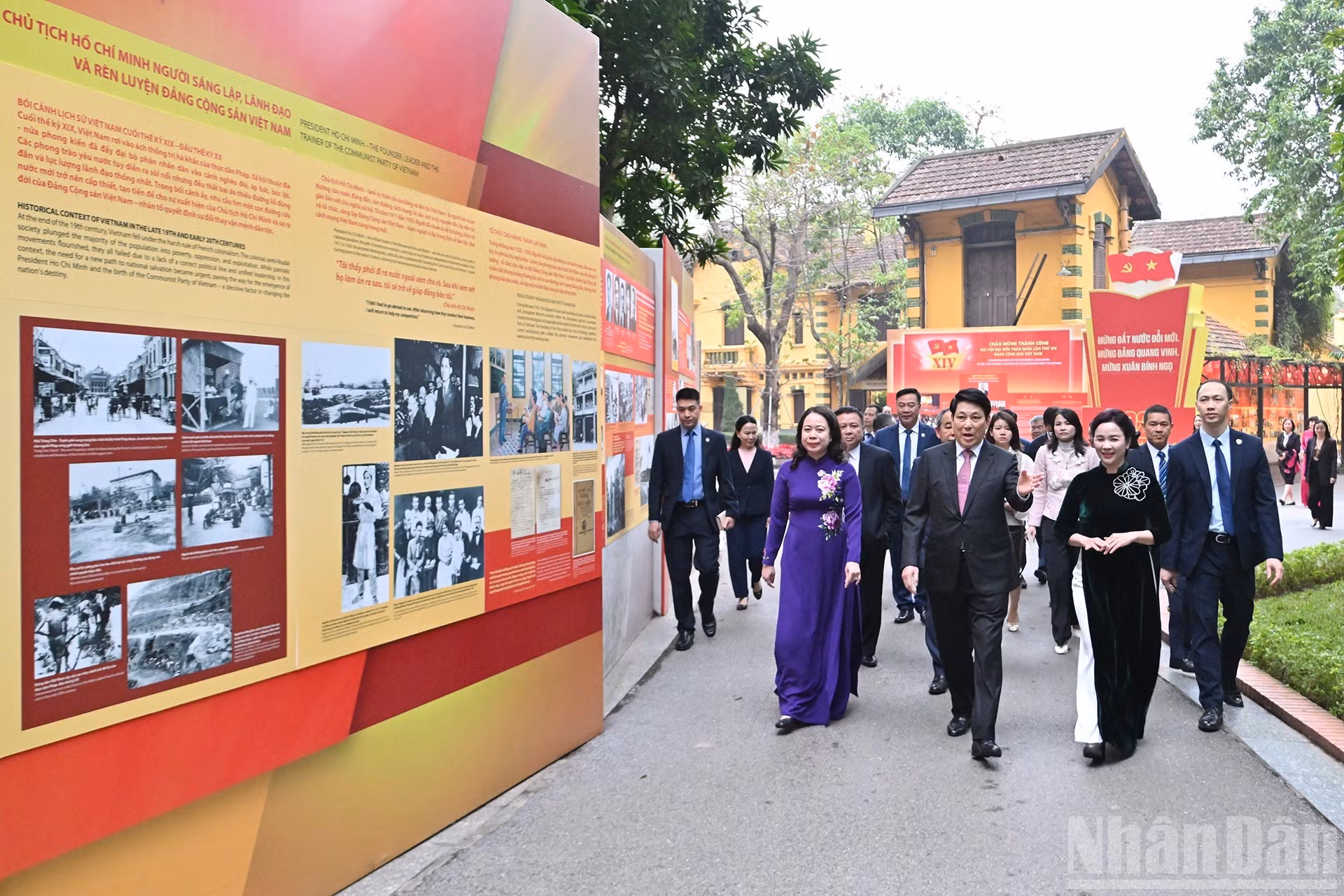 Los delegados recorren la Zona de Reliquias dedicadas al Presidente Ho Chi Minh en el Palacio Presidencial.