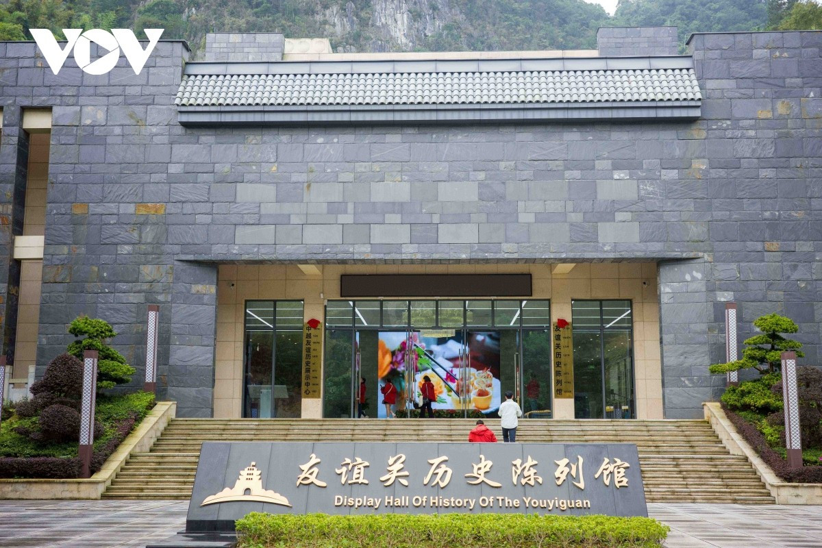 Fachada del centro de exposiciones de Youyi Guan, dedicado a la presentación de la historia, los hitos y el papel de ese paso en las relaciones Vietnam-China.