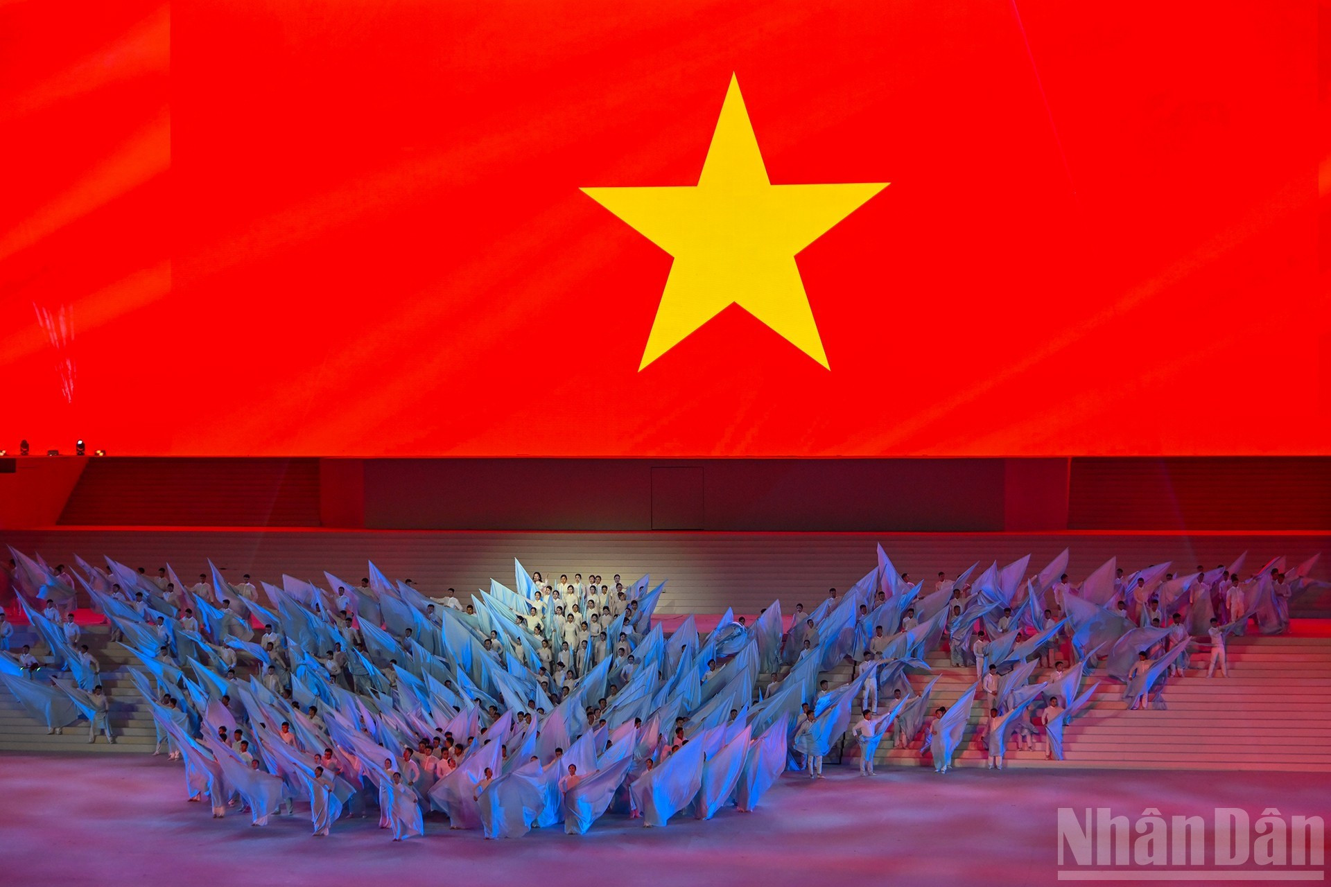 El segundo capítulo, “Plena fe en el Partido”, rinde honor a las visiones estratégicas del Partido.