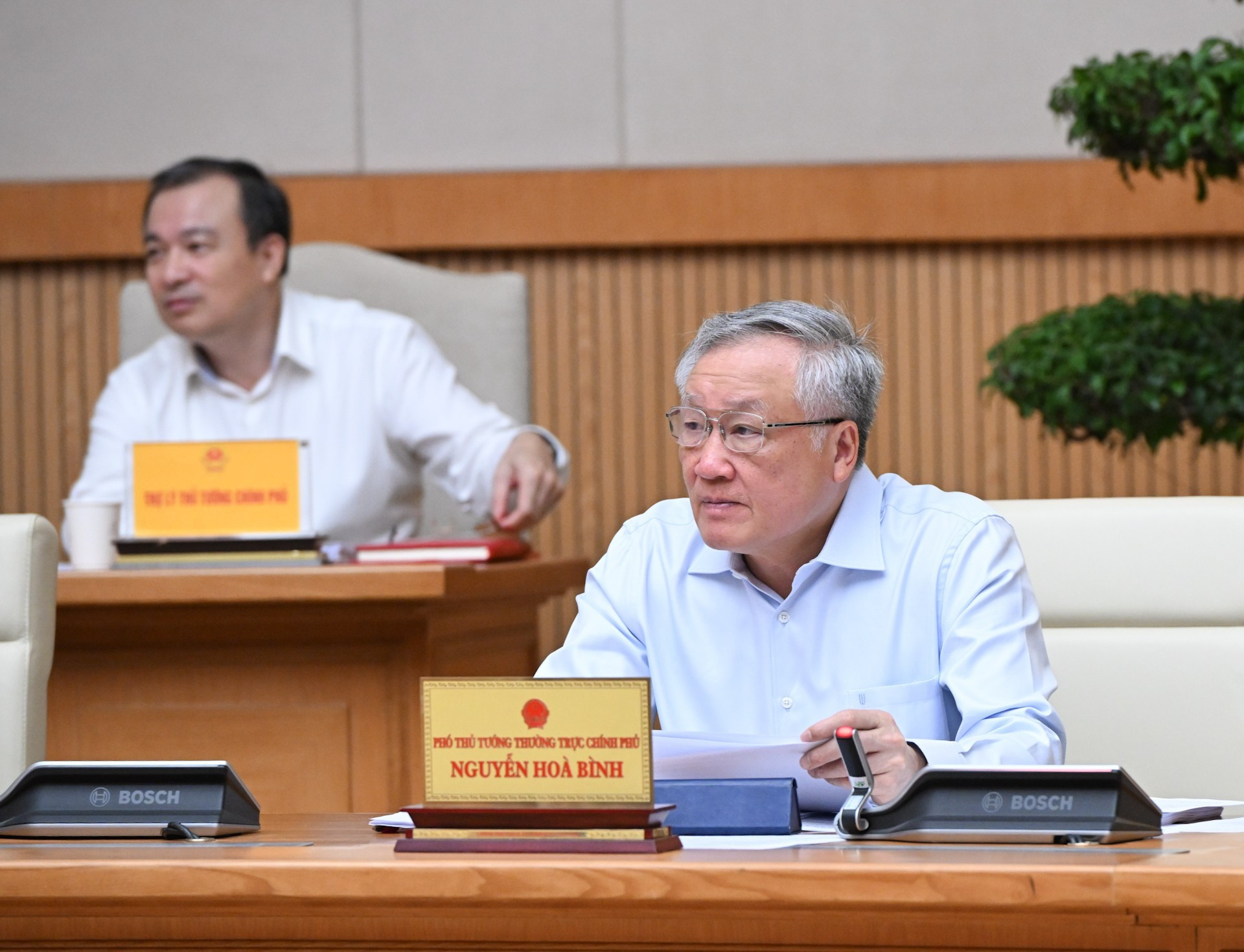 El vice primer ministro permanente, Nguyen Hoa Binh.