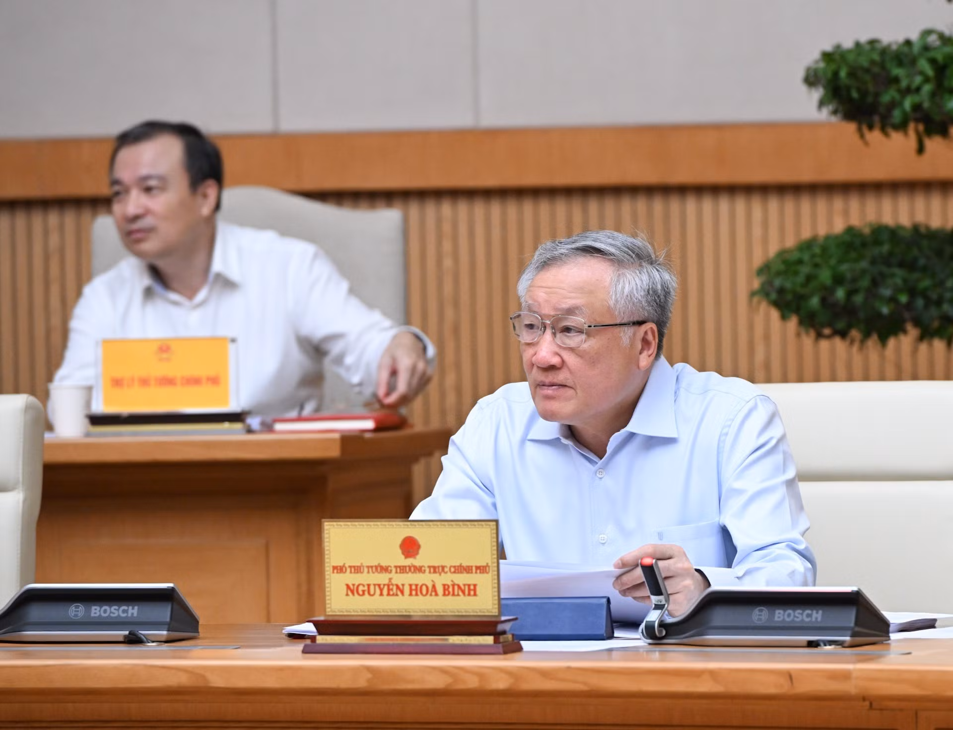 El vice primer ministro permanente, Nguyen Hoa Binh.