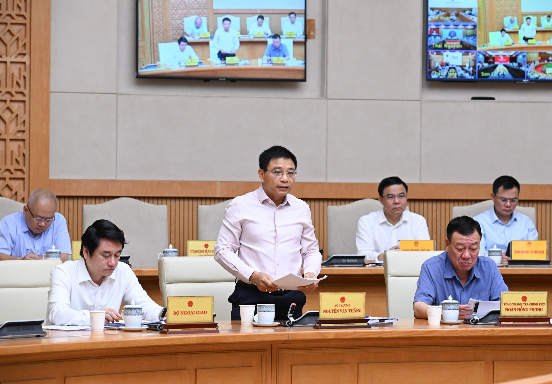 El ministro de Finanzas, Nguyen Van Thang, informa de la situación socioeconómica del país en julio y en los primeros siete meses de 2025.