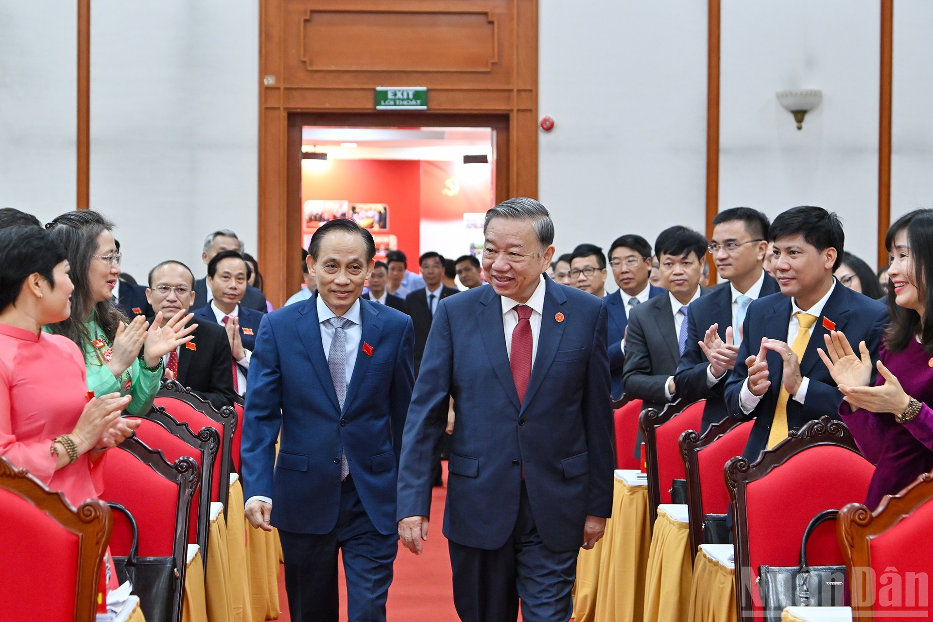 El secretario general del Partido, To Lam, llega a la asamblea partidista.