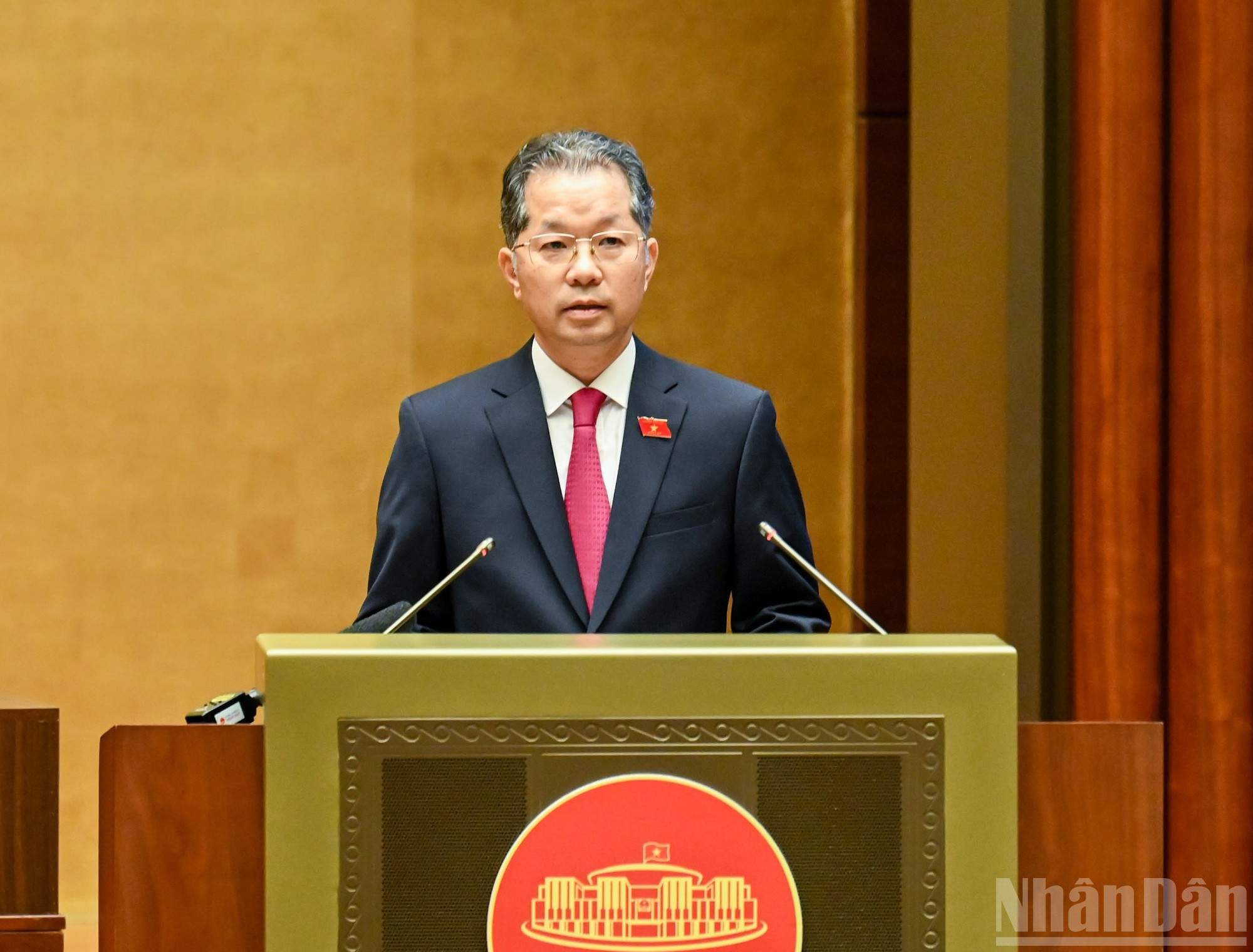 El presidente del Tribunal Popular Supremo, Nguyen Van Quang, habla en la ceremonia.