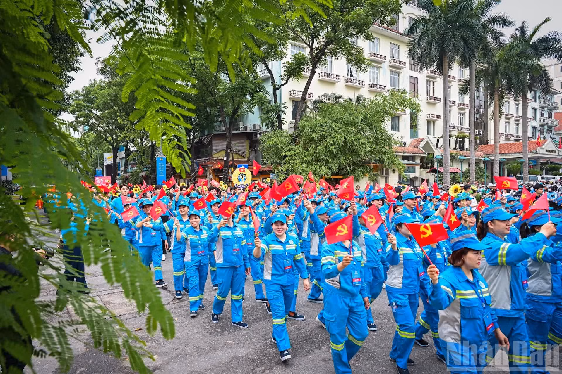 La actividad permite reflexionar y reiterar el valor imperecedero del Día Internacional de los Trabajadores, reavivar el orgullo por la gloriosa tradición revolucionaria de la clase obrera y sus organizaciones sindicales, y generar motivación para continuar forjando una clase obrera vietnamita moderna y fuerte, así como un sindicato nacional renovado y en avance constante.