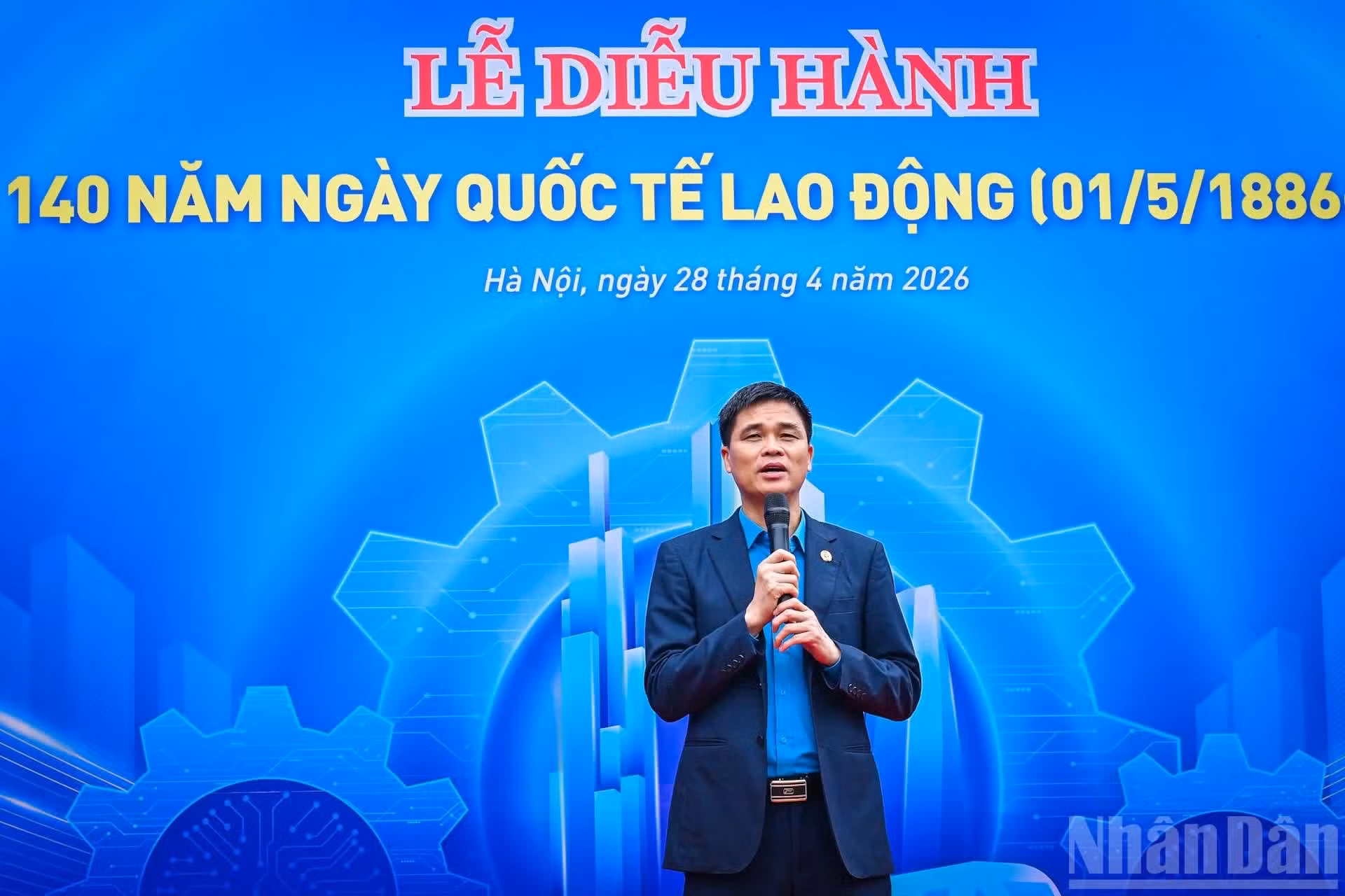 El vicepresidente de la Confederación General del Trabajo de Vietnam Ngo Duy Hieu interviene en la actividad.