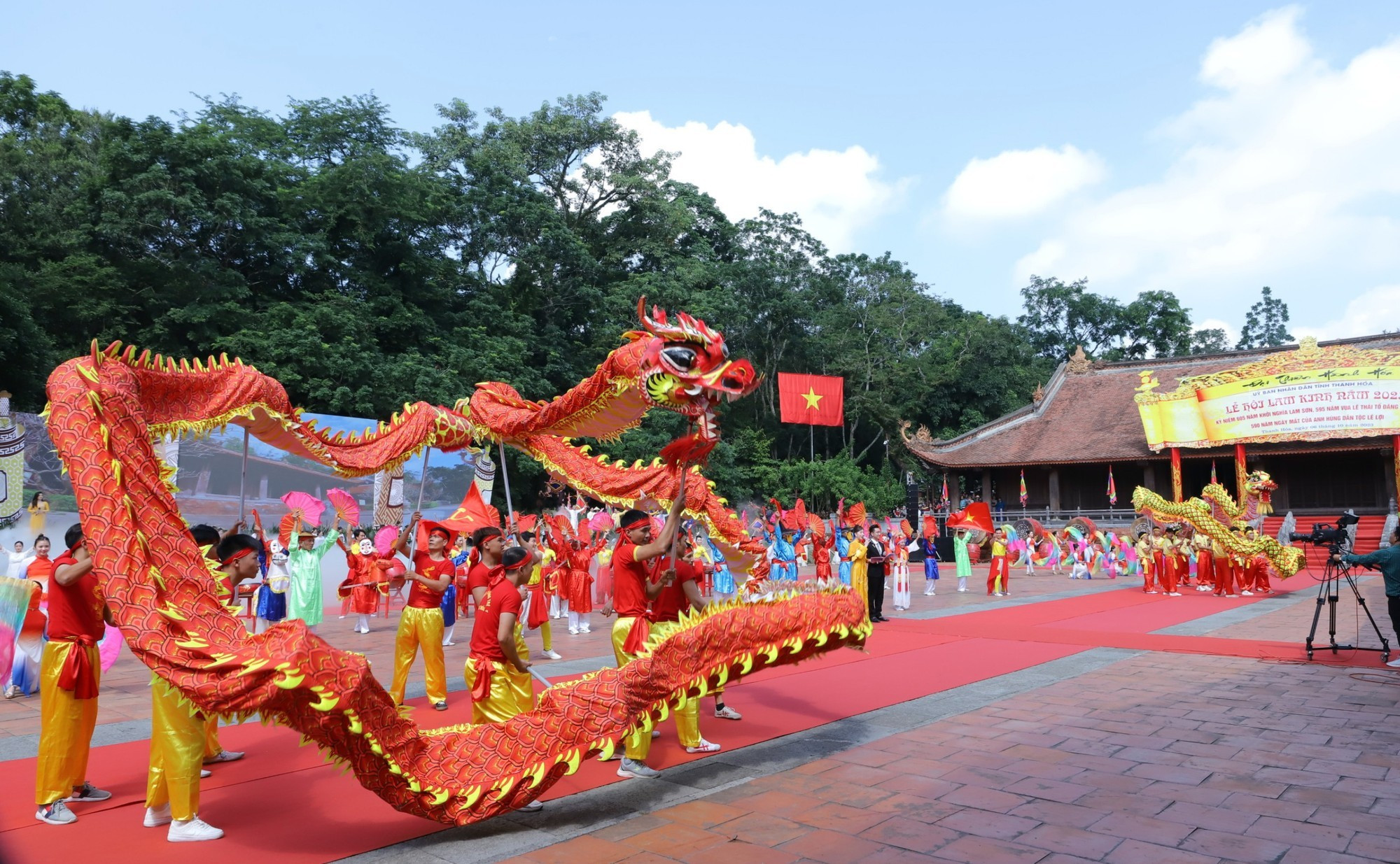 Lam Kinh fue catalogada como Reliquia Histórica Nacional en 1962 y como Reliquia Histórica Nacional Especial en 2012. La fiesta de Lam Kinh se celebra cada 21 y 22 de agosto del calendario lunar, fechas en las que se conmemora la muerte de Le Lai, un general de la sublevación de Lam Son que se sacrificó para proteger a su comandante, y de Le Loi.