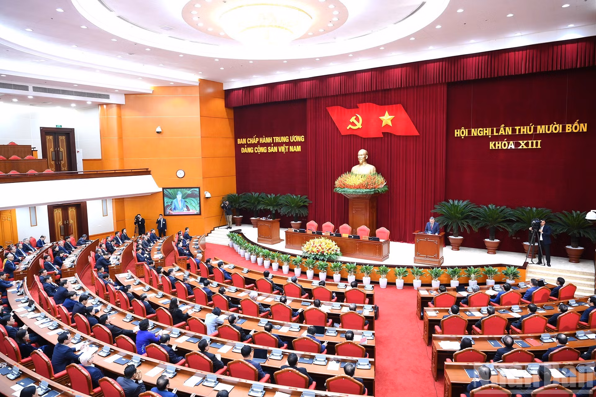 La sesión de clausura del 14º Pleno del XIII Comité Central del PCV se lleva a cabo hoy en Hanói.