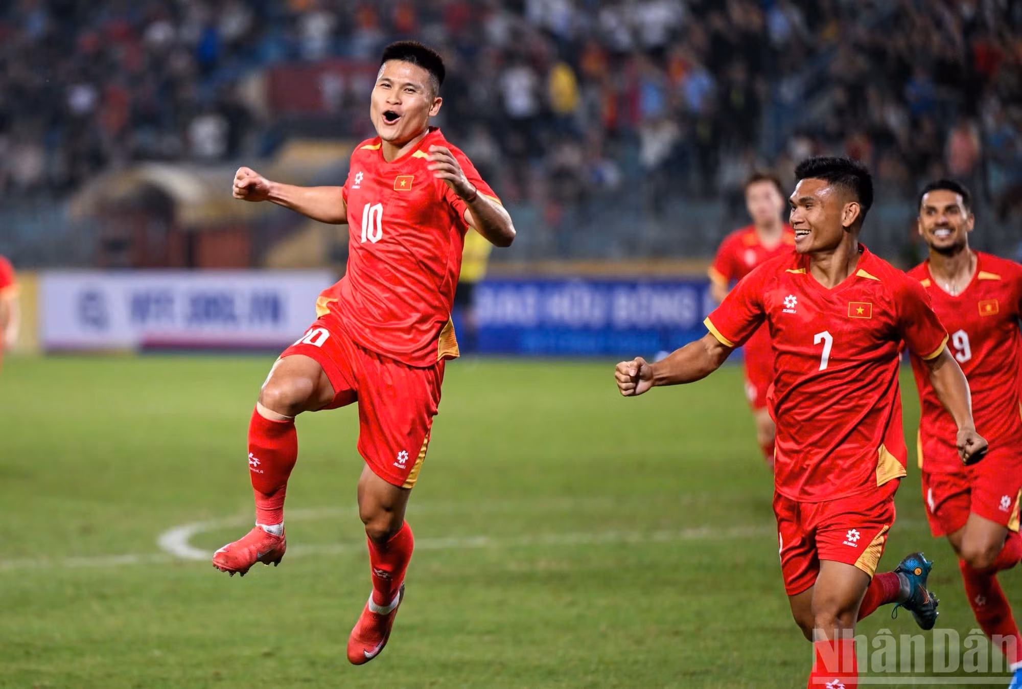 El remate de Tuan Hai al minuto 8 pone a Vietnam por delante en el marcador.