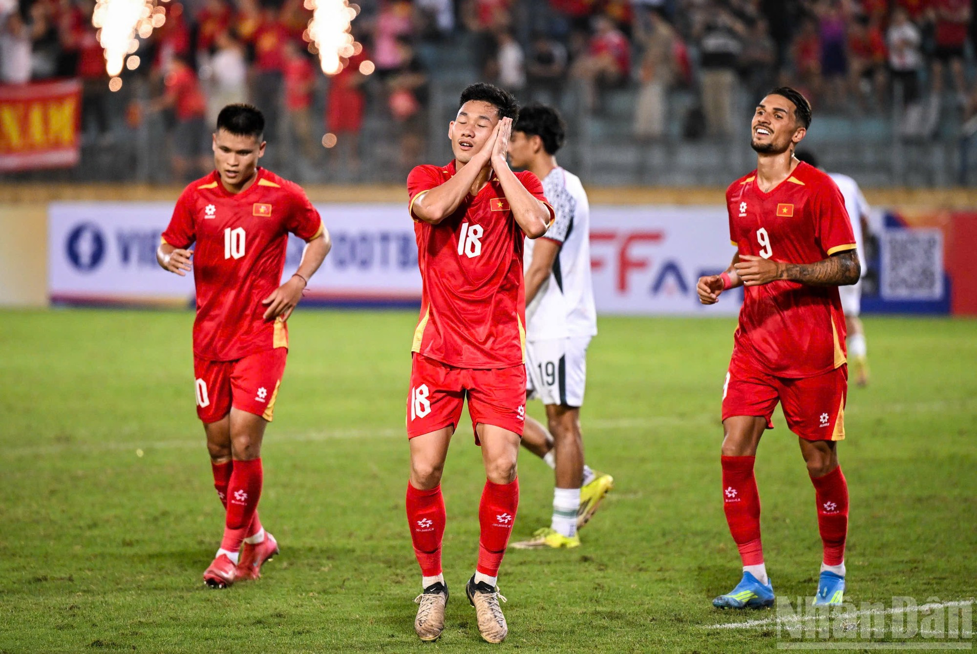 Hai Long demuestra sus técnicas y vuelve a marcar al minuto 38 a favor de Vietnam.