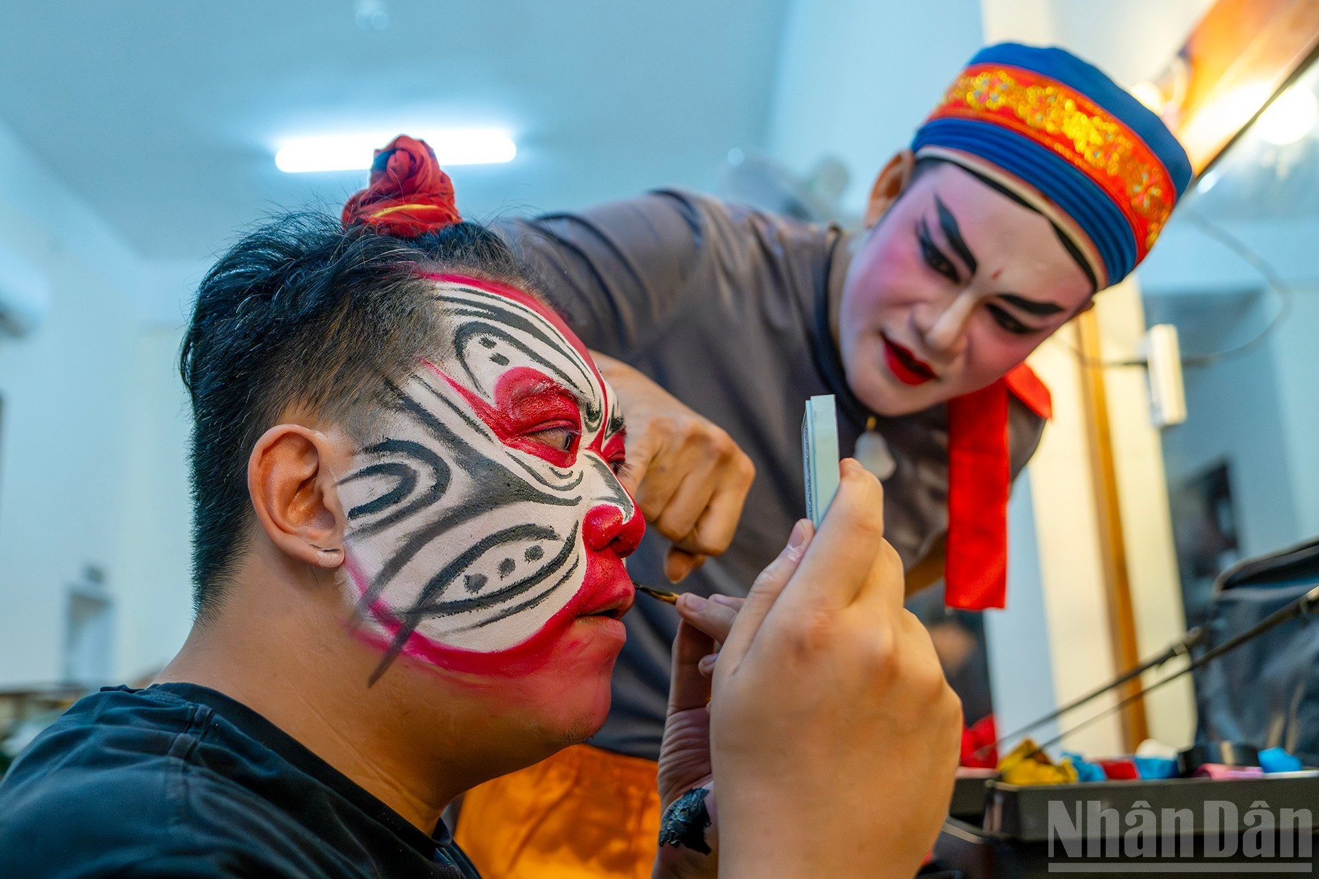 Cada careta representa una personalidad, como la lealtad, la bondad, la astucia, la adulación o la maldad. A cada personaje corresponde un tono específico.