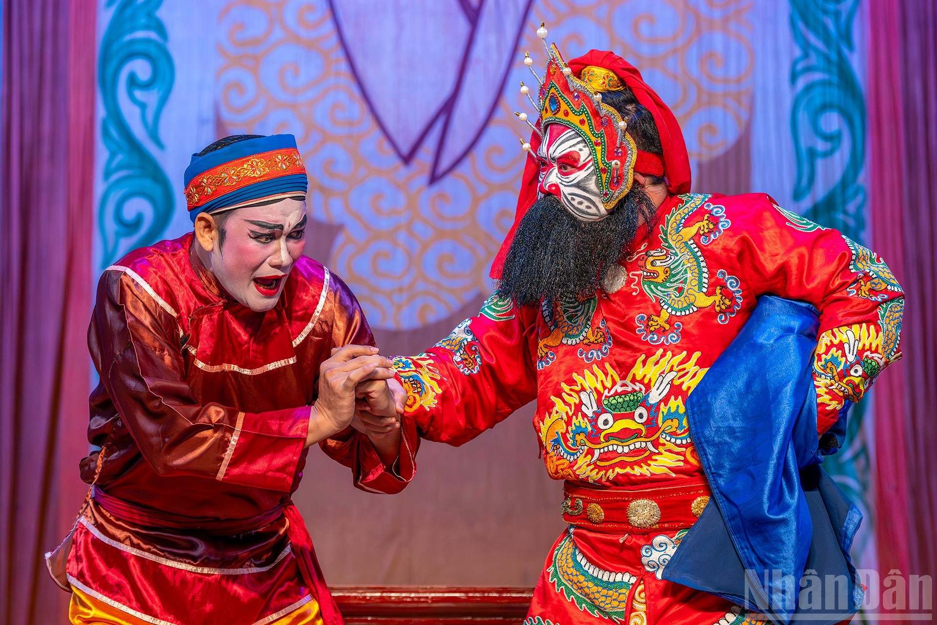 El “tuong” es “exigente” tanto con los espectadores como con sus practicantes. Formar a un artista de este género constituye también un reto, por lo que hacen faltan adecuadas políticas para mantener viva la ópera tradicional del país.