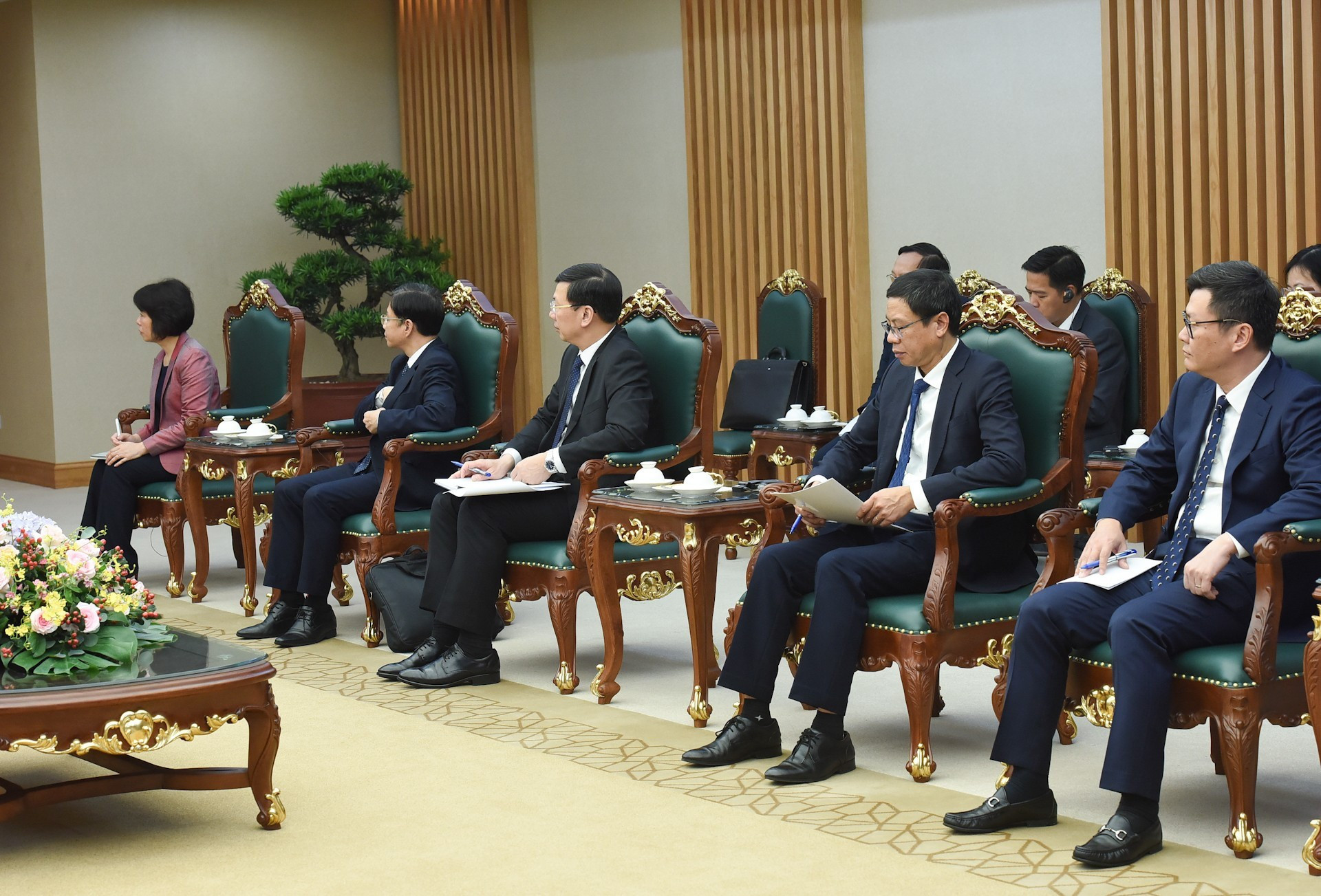 Representantes del Gobierno vietnamita.