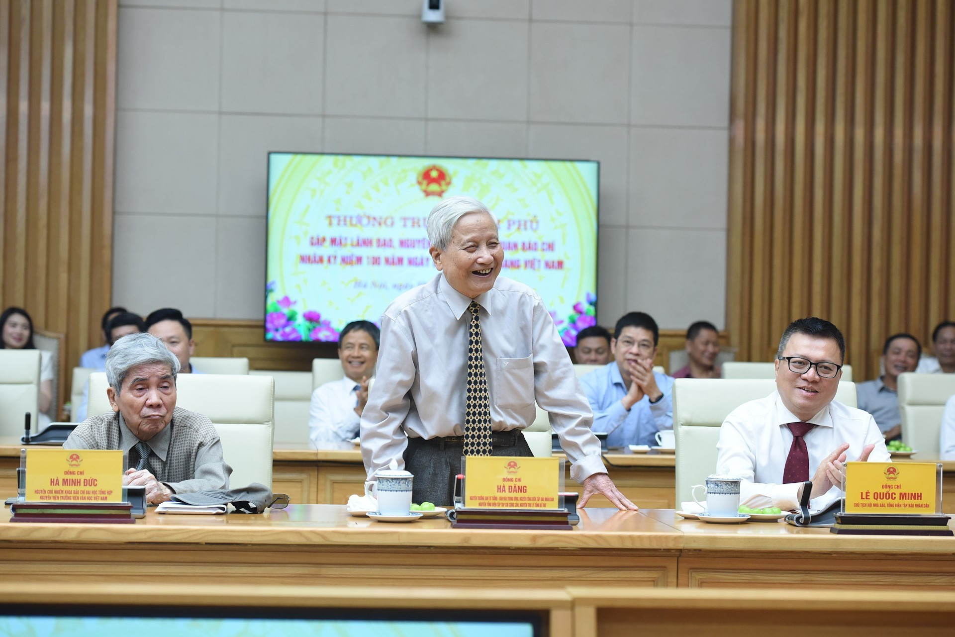 El veterano periodista Ha Dang.