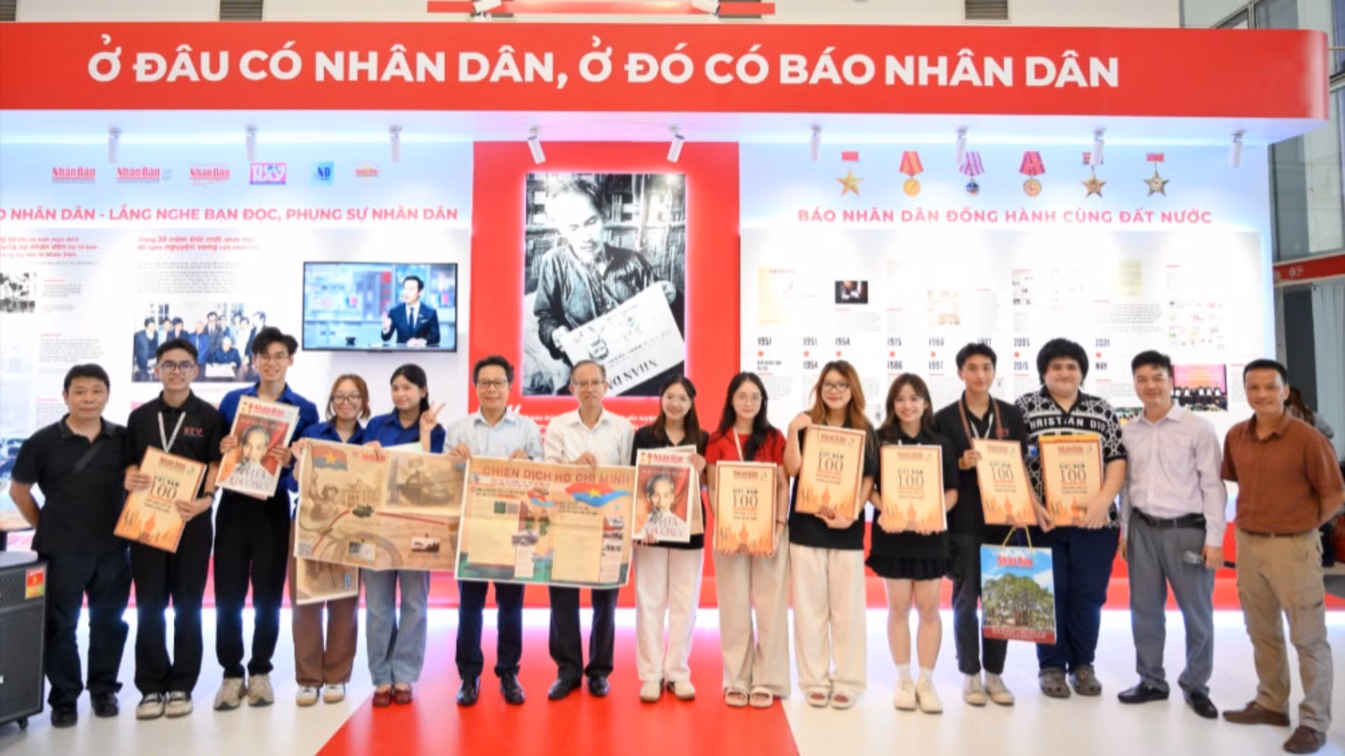 [Foto] Acaparan atención del público actividades de Nhan Dan en Festival Nacional de Prensa