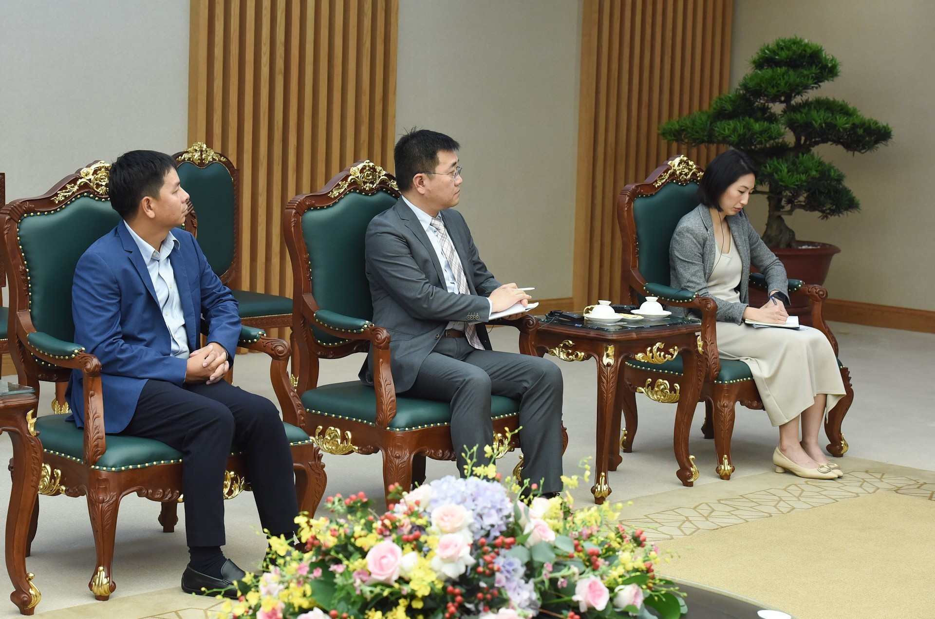 Miembros de la delegación encabezada por Colin.