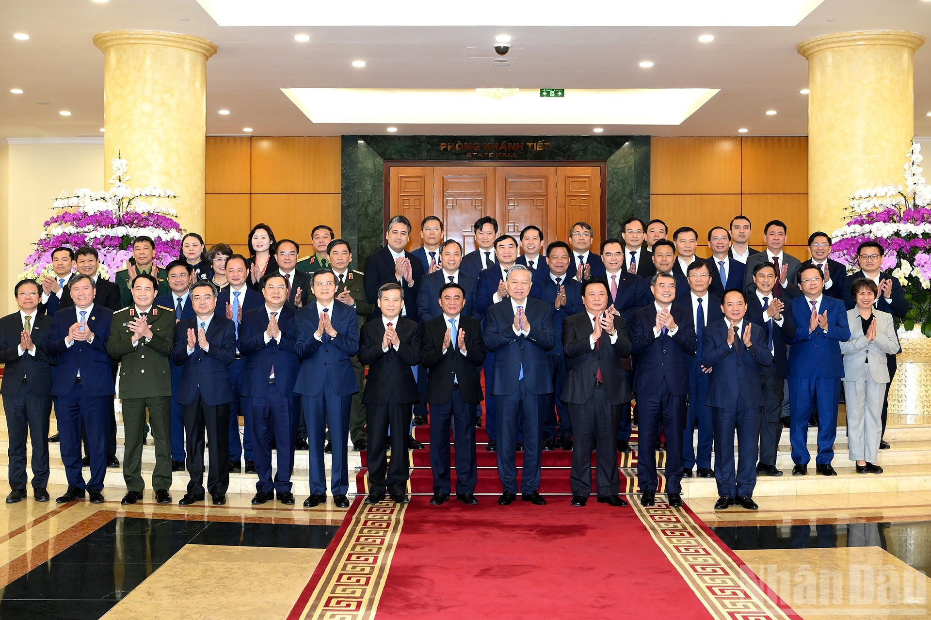 El secretario general del Partido Comunista de Vietnam, To Lam, y los delegados al acto.