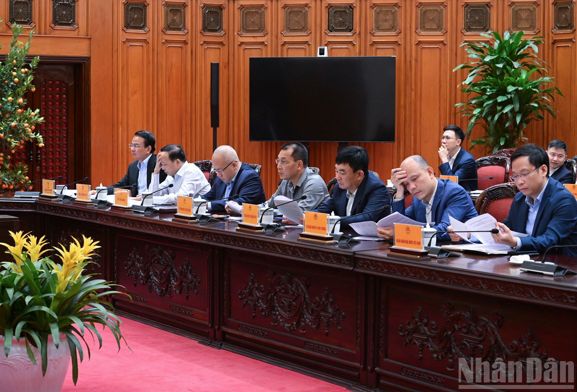 Representantes de ministerios, departamentos y sectores.