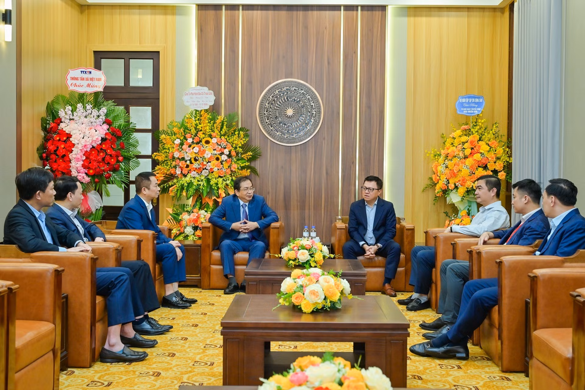 Vista de la reunión entre Quoc Minh y los delegados de la VNA.