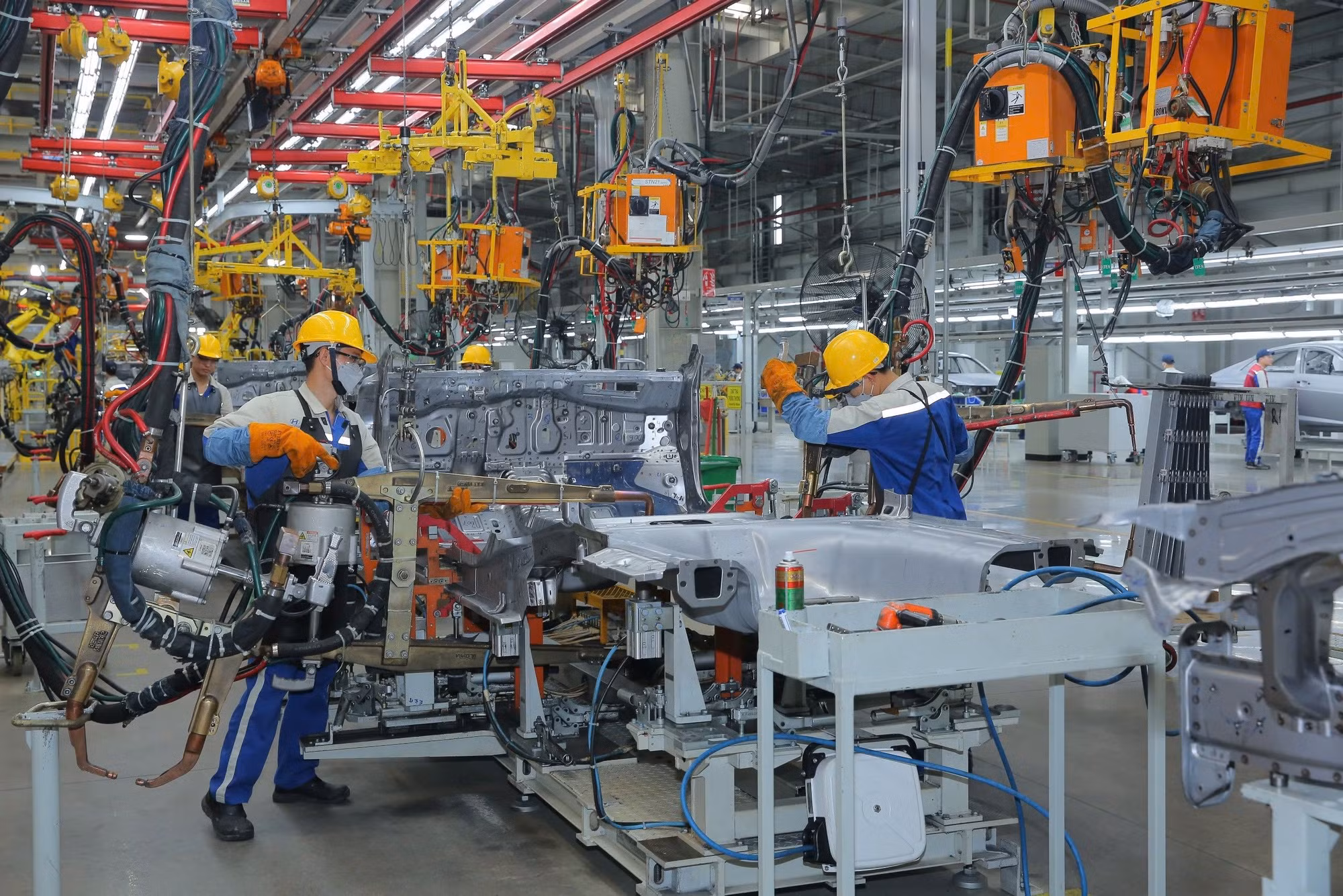 Una línea de producción de la planta de automóviles Hyundai Thanh Cong.