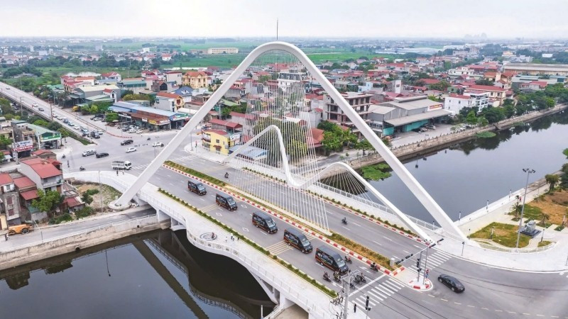 El proyecto del puente sobre el río Van traza un punto destacado en el paisaje urbano de la provincia de Ninh Binh.