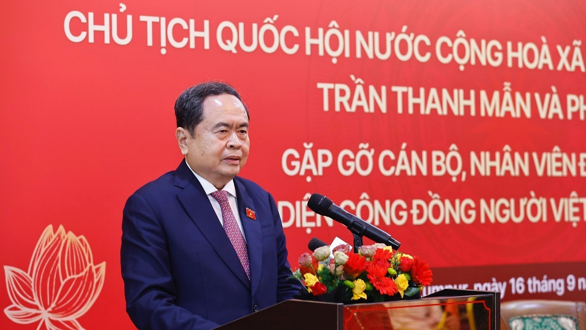 El presidente de la Asamblea Nacional de Vietnam, Tran Thanh Man, habla en la reunión. El presidente de la Asamblea Nacional de Vietnam, Tran Thanh Man, habla en la reunión.