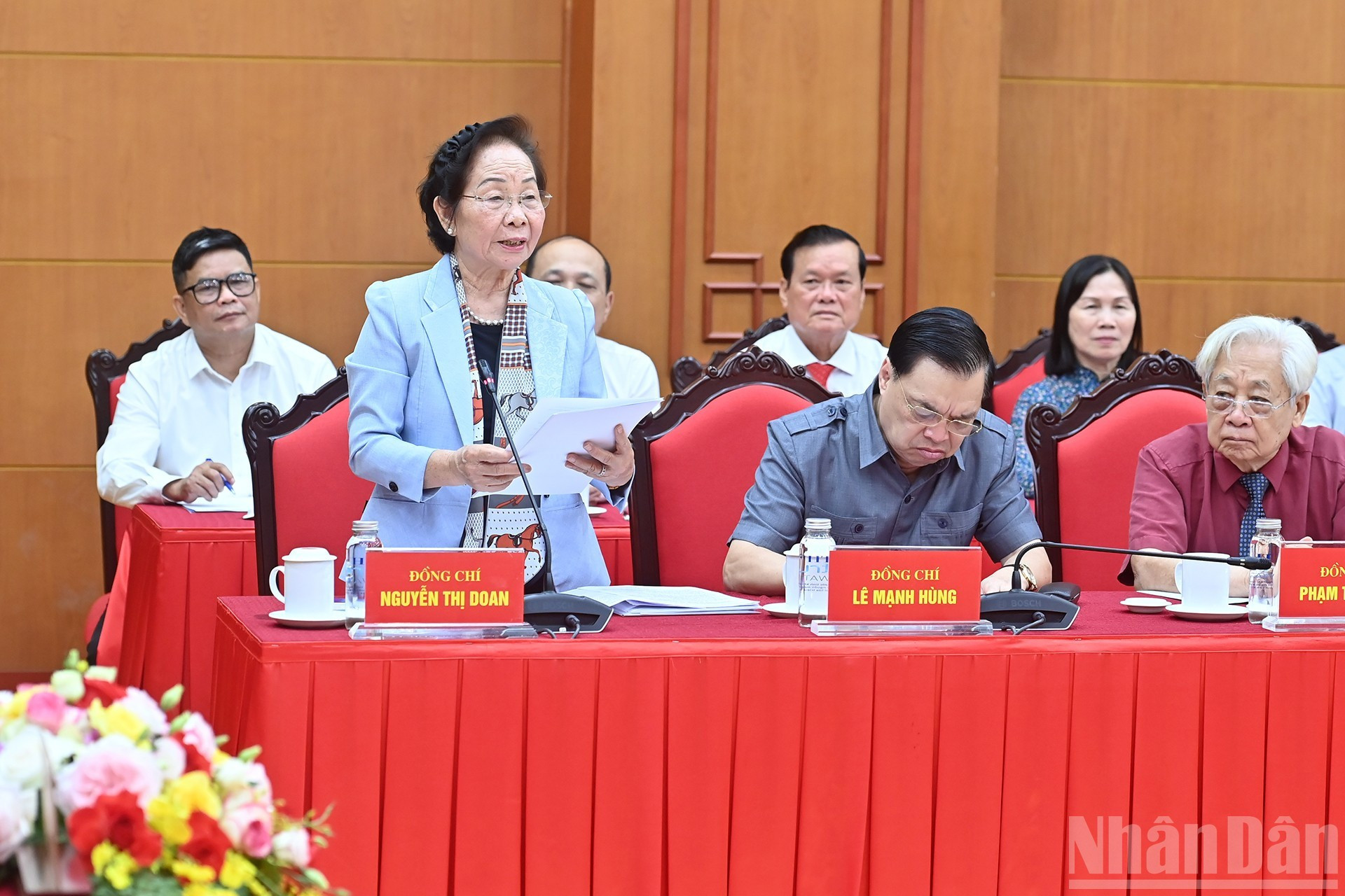 Nguyen Thi Doan, antigua miembro del Comité Central del PCV, ex vicepresidenta del Estado y titular de la Asociación de Fomento al Estudio de Vietnam, tiene la palabra.