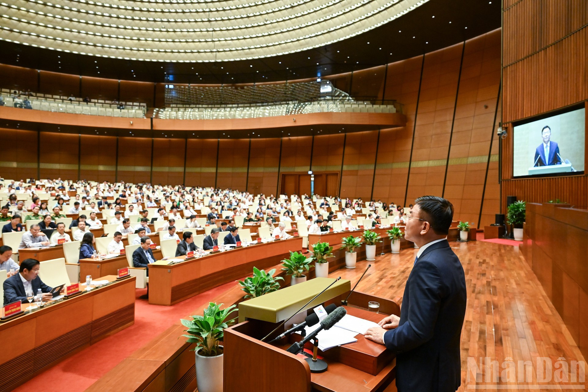 Le Thanh Long, miembro del Comité Central del PCV y viceprimer ministro, habla del tema “Contenidos clave de la Resolución 72-NQ/TW fechada el 9 de septiembre de 2025 del Buró Político sobre fortalecimiento de la protección y la mejora de la salud del pueblo y el Programa de acción para su implementación”. Le Thanh Long, miembro del Comité Central del PCV y viceprimer ministro, habla del tema “Contenidos clave de la Resolución 72-NQ/TW fechada el 9 de septiembre de 2025 del Buró Político sobre fortalecimiento de la protección y la mejora de la salud del pueblo y el Programa de acción para su implementación”.