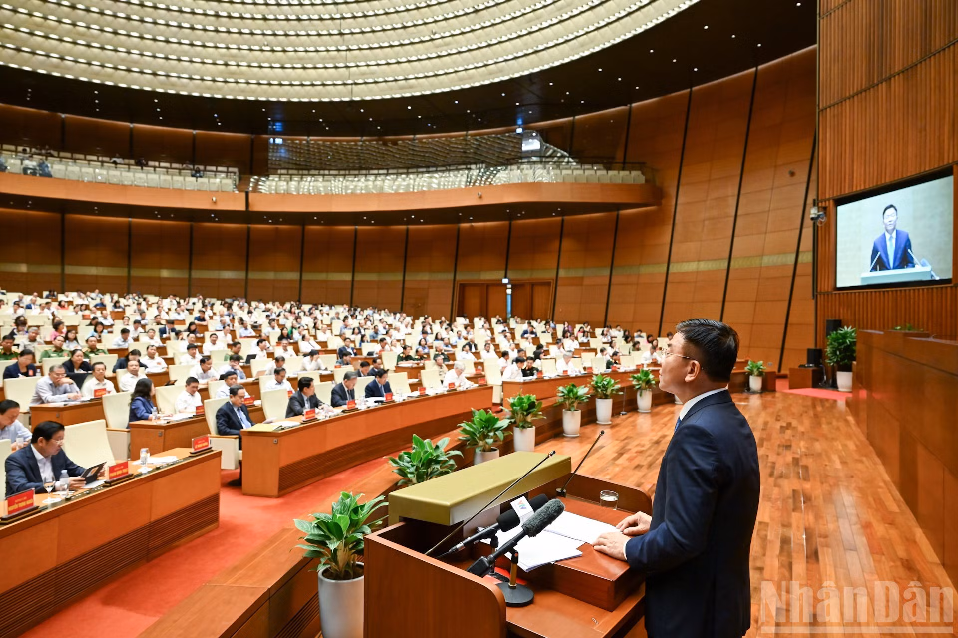 Le Thanh Long, miembro del Comité Central del PCV y viceprimer ministro, habla del tema “Contenidos clave de la Resolución 72-NQ/TW fechada el 9 de septiembre de 2025 del Buró Político sobre fortalecimiento de la protección y la mejora de la salud del pueblo y el Programa de acción para su implementación”.