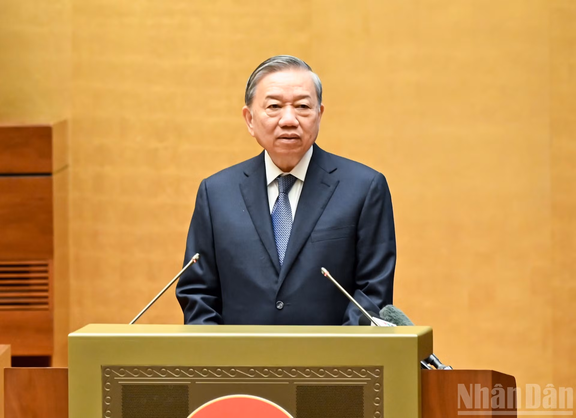 El secretario general del Partido, To Lam, pronuncia directrices.