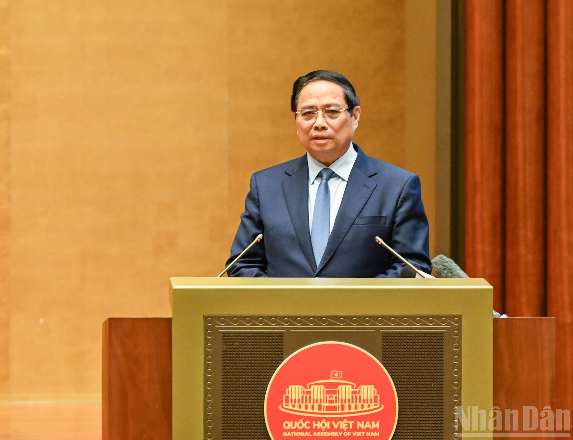 El primer ministro Pham Minh Chinh presenta la ponencia “Contenidos clave de la Resolución 71-NQ/TW fechada el 22 de agosto de 2025 del Buró Político sobre avances en el desarrollo de la educación y la formación y el Programa de acción para su implementación”. El primer ministro Pham Minh Chinh presenta la ponencia “Contenidos clave de la Resolución 71-NQ/TW fechada el 22 de agosto de 2025 del Buró Político sobre avances en el desarrollo de la educación y la formación y el Programa de acción para su implementación”.