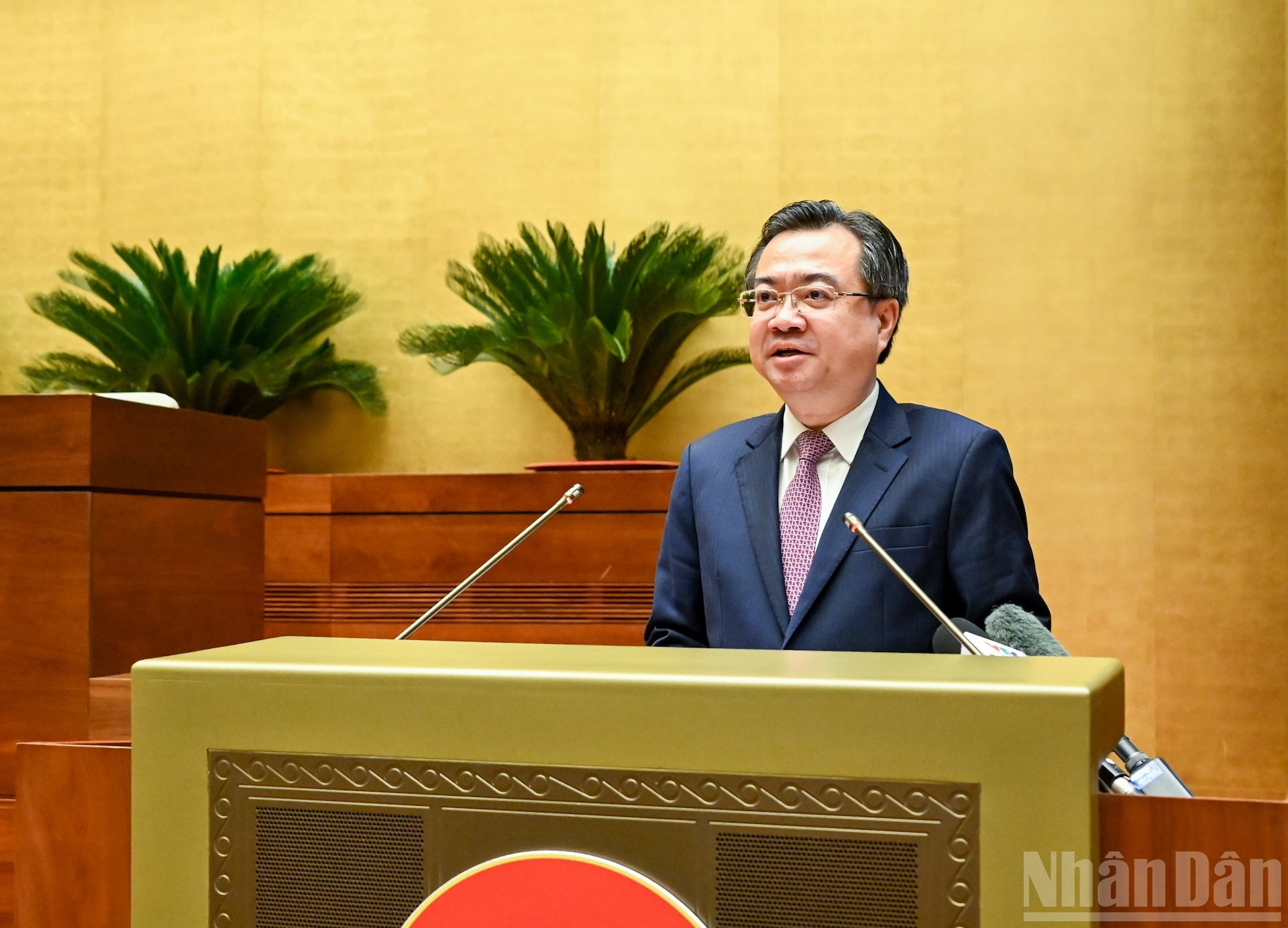 Nguyen Thanh Nghi, miembro del Comité Central del PCV y jefe de su Comisión de Políticas y Estrategias, analiza “Contenidos clave de la Resolución 70-NQ/TW fechada el 20 de agosto de 2025 del Buró Político acerca del mantenimiento de la seguridad energética nacional hasta 2030, con visión hacia 2045 y el Programa de acción para su implementación”. Nguyen Thanh Nghi, miembro del Comité Central del PCV y jefe de su Comisión de Políticas y Estrategias, analiza “Contenidos clave de la Resolución 70-NQ/TW fechada el 20 de agosto de 2025 del Buró Político acerca del mantenimiento de la seguridad energética nacional hasta 2030, con visión hacia 2045 y el Programa de acción para su implementación”.