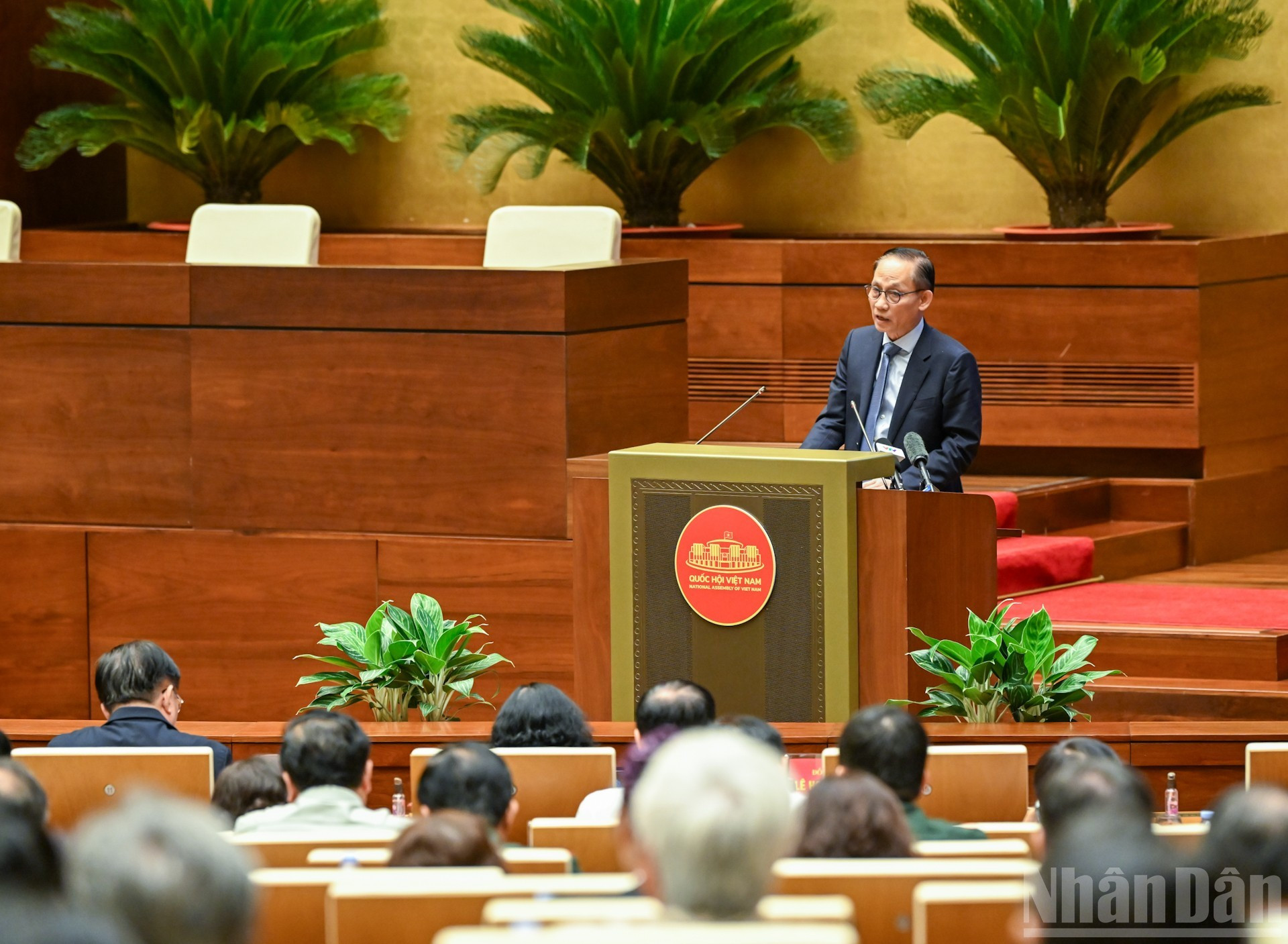 Le Hoai Trung, miembro del Secretariado del Comité Central del PCV y ministro de Asuntos Exteriores en funciones, aborda "Contenidos clave de la Resolución 59-NQ/TW, del 24 de enero de 2025, del Buró Político, referente a la integración internacional en la nueva situación y el Programa de acción para su implementación". Le Hoai Trung, miembro del Secretariado del Comité Central del PCV y ministro de Asuntos Exteriores en funciones, aborda "Contenidos clave de la Resolución 59-NQ/TW, del 24 de enero de 2025, del Buró Político, referente a la integración internacional en la nueva situación y el Programa de acción para su implementación".