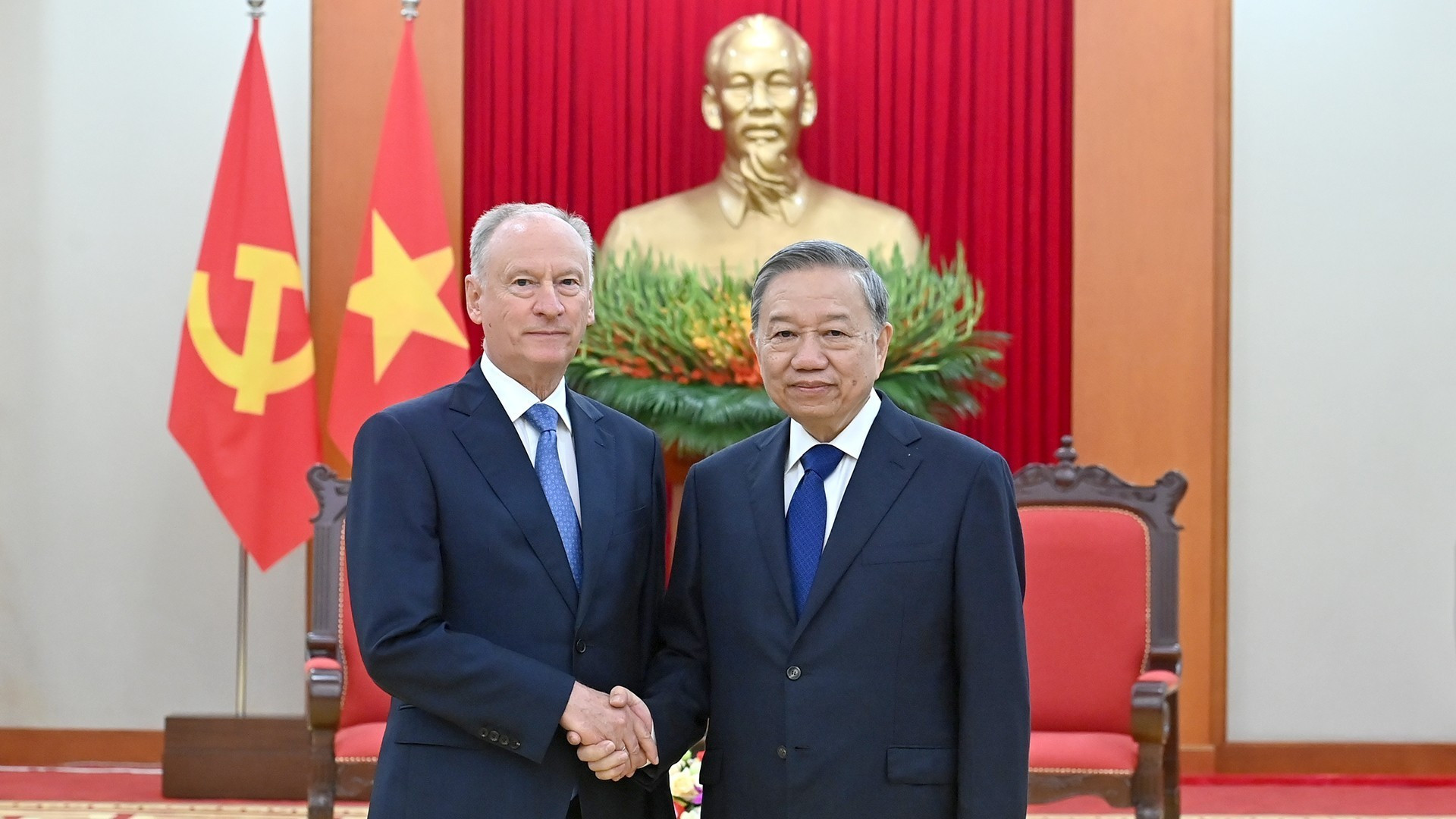 [Foto] Dirigente partidista de Vietnam se reúne con asistente del presidente de Rusia