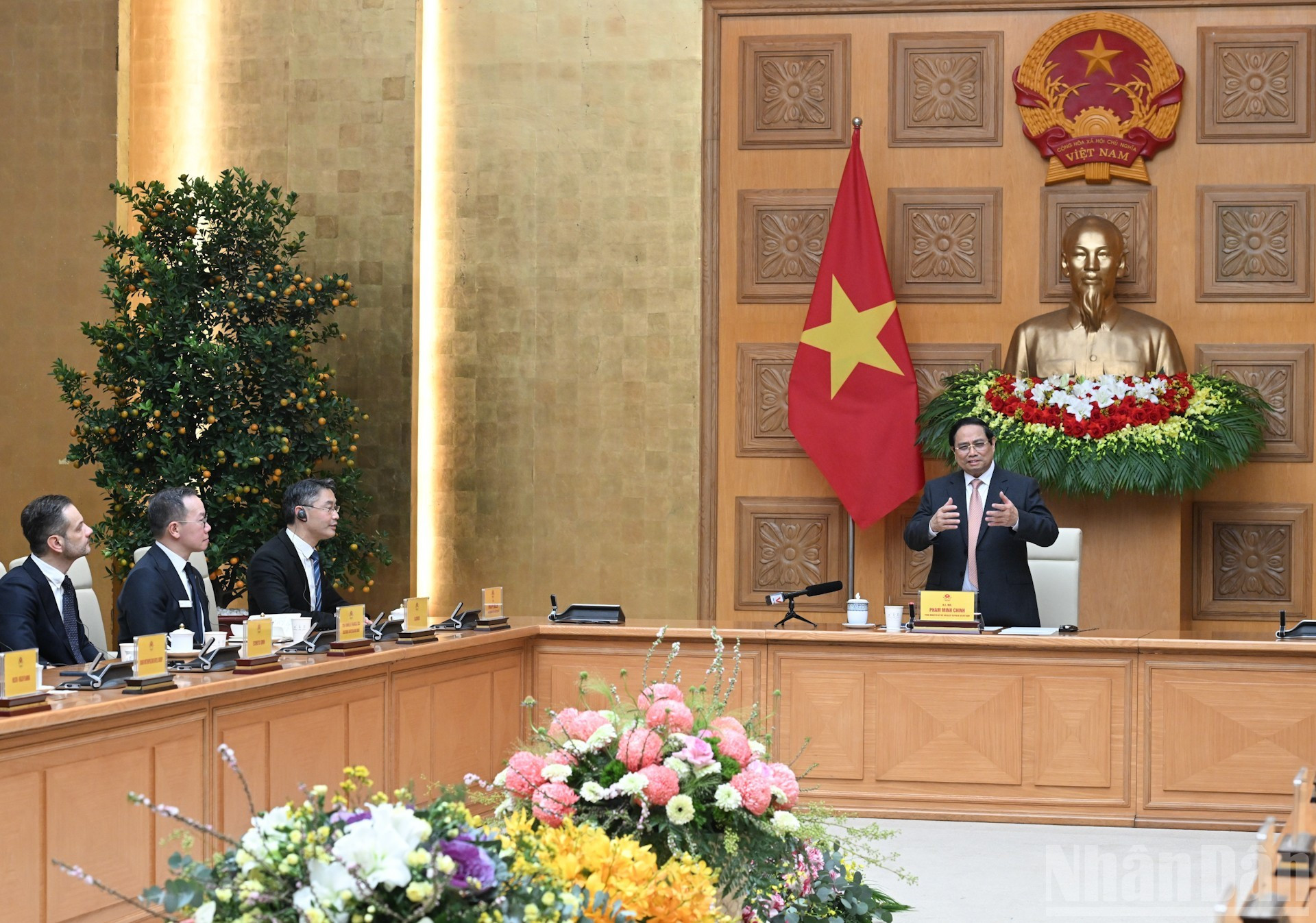 El premier Pham Minh Chinh ofrece una recepción al doctor Philipp Rösler, presidente del Foro Económico Suiza-Vietnam, y empresas suizas y europeas.
