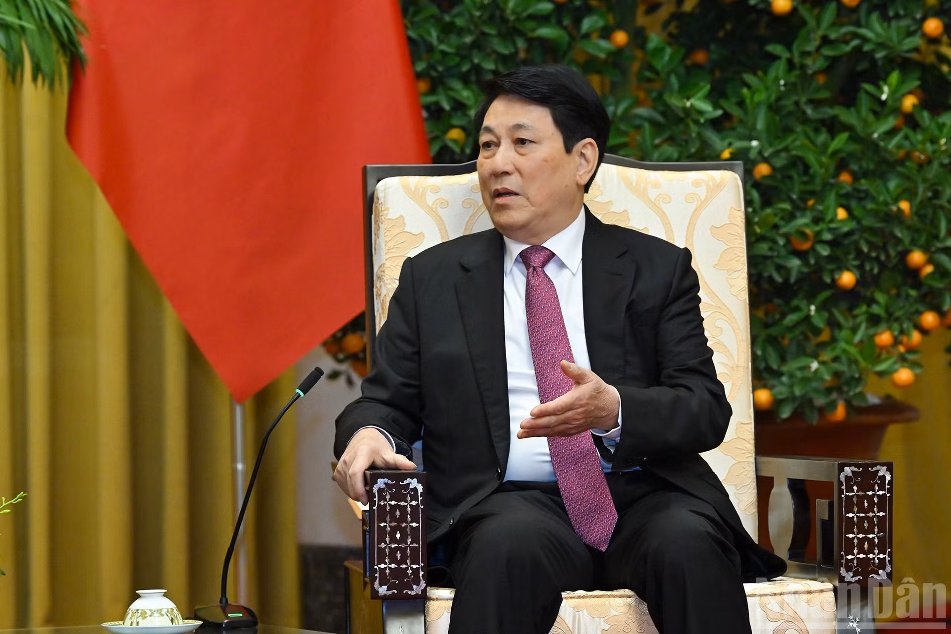 El presidente de Vietnam, Luong Cuong, da palabras.