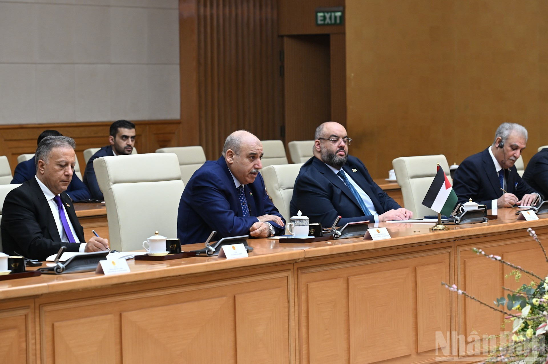 El presidente de la Cámara de Representantes de Jordania, Mazen Turki El Qadi, y sus acompañantes.