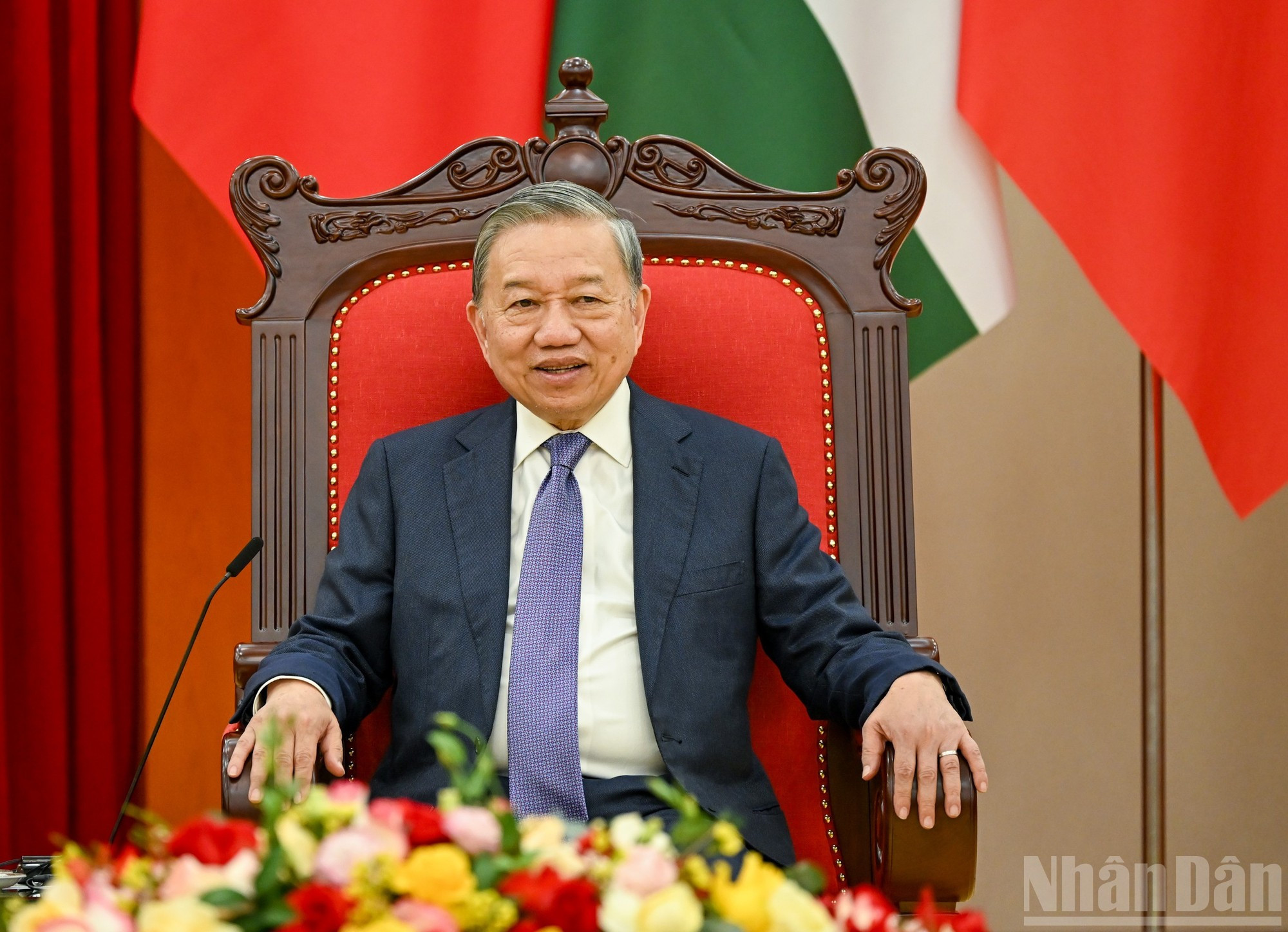 El secretario general del Partido Comunista de Vietnam, To Lam, da palabras.