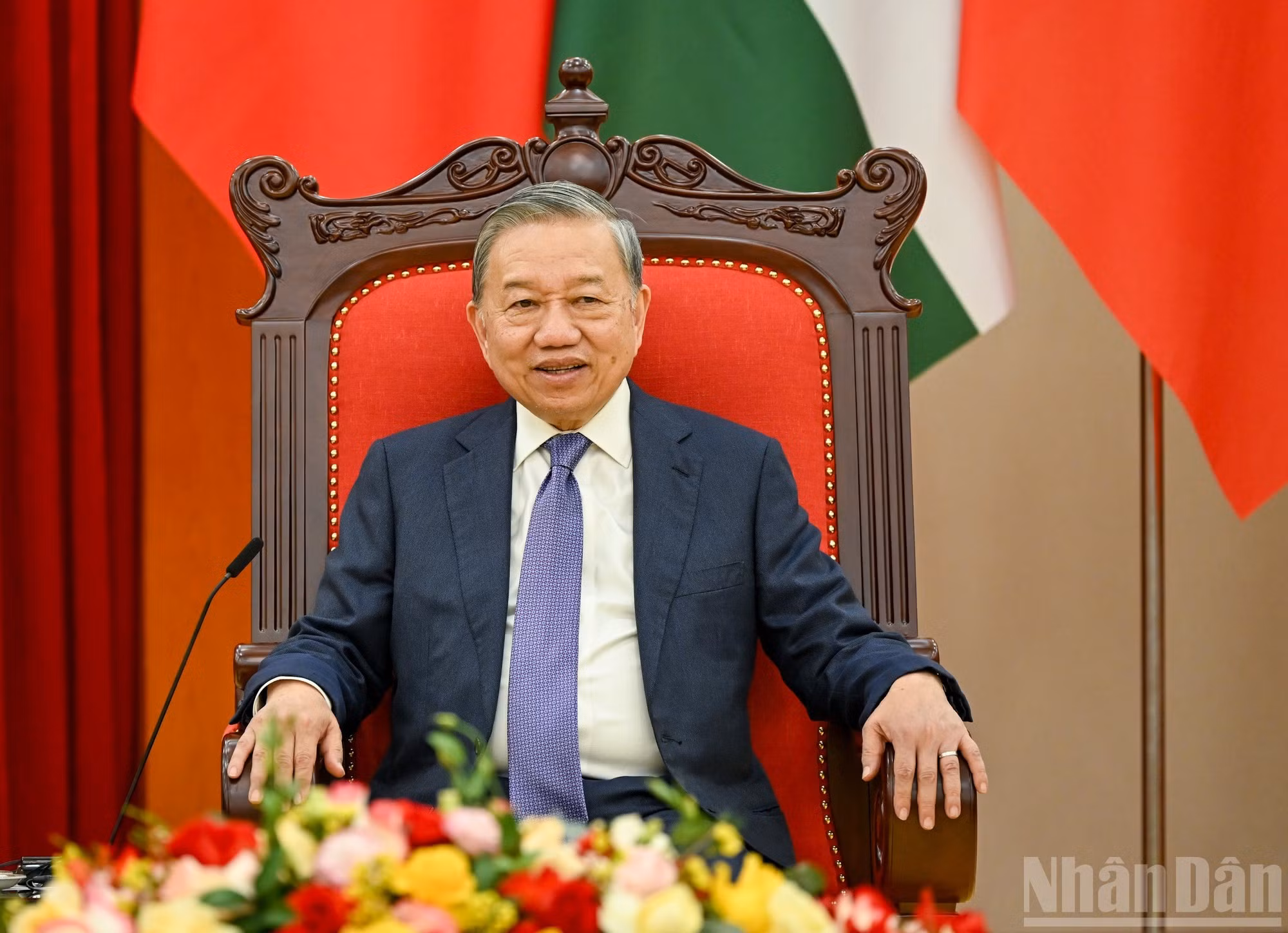 El secretario general del Partido Comunista de Vietnam, To Lam, da palabras.