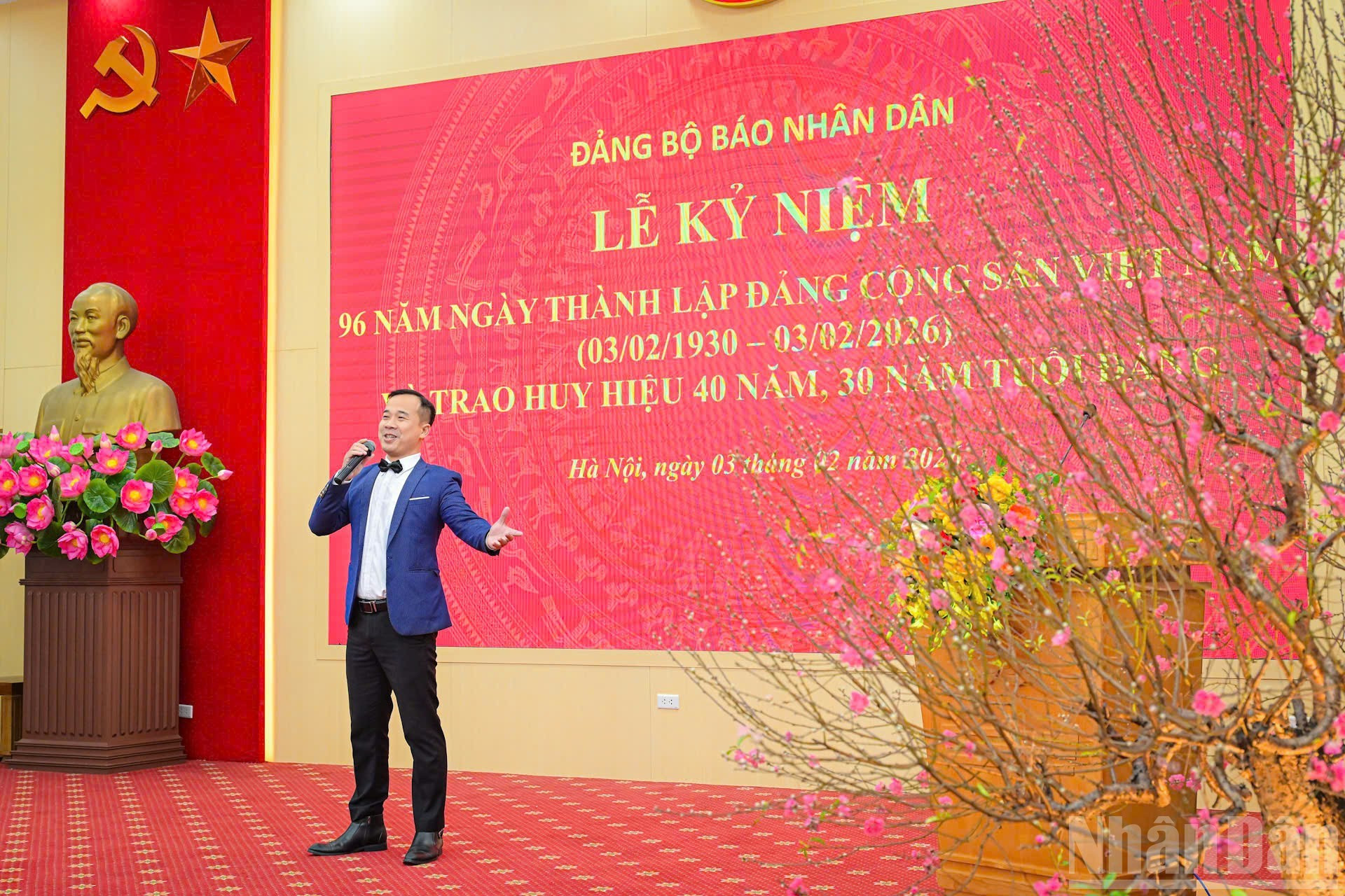 Una actuación artística en saludo a la efeméride.