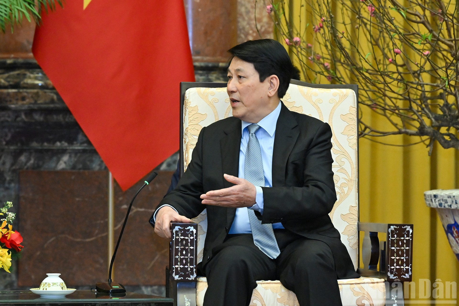 El presidente de Vietnam, Luong Cuong, da palabras.