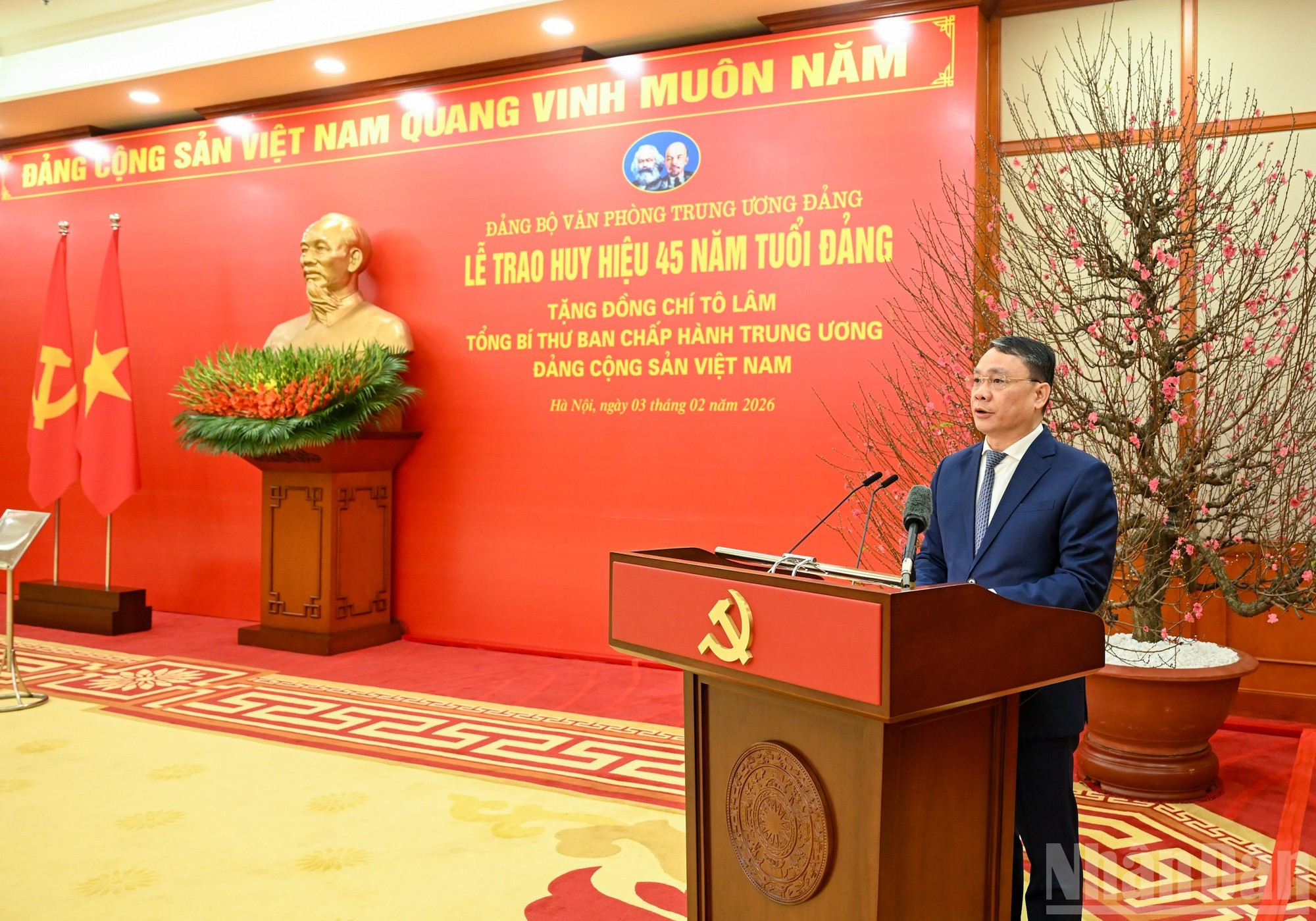 El jefe adjunto de la Oficina del PCV Dang Khanh Toan pronuncia las palabras inaugurales.